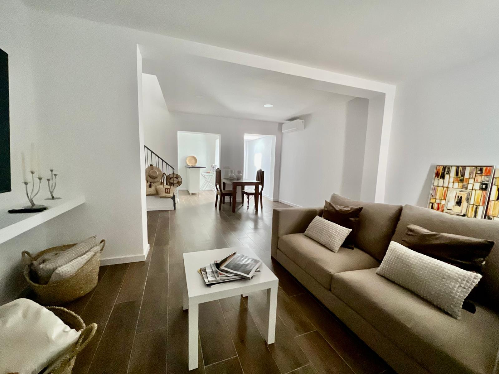 Charming Recently Renovated Townhouse in Coin in the Heart of Coin — photo 1