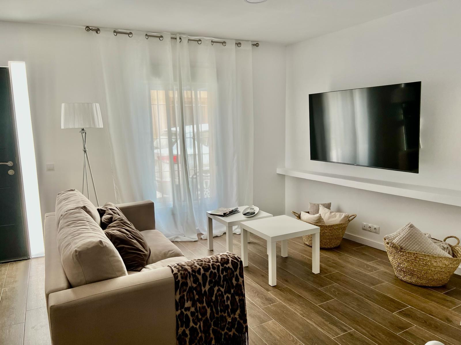 Charming Recently Renovated Townhouse in Coin in the Heart of Coin — photo 2