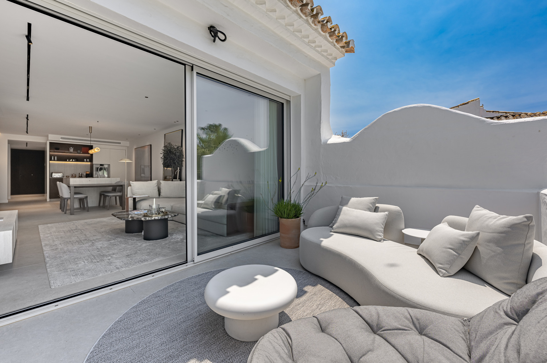 Luxus kürzlich renoviertes Duplex-Apartment zu Fuß Entfernung vom Strand — Foto 2