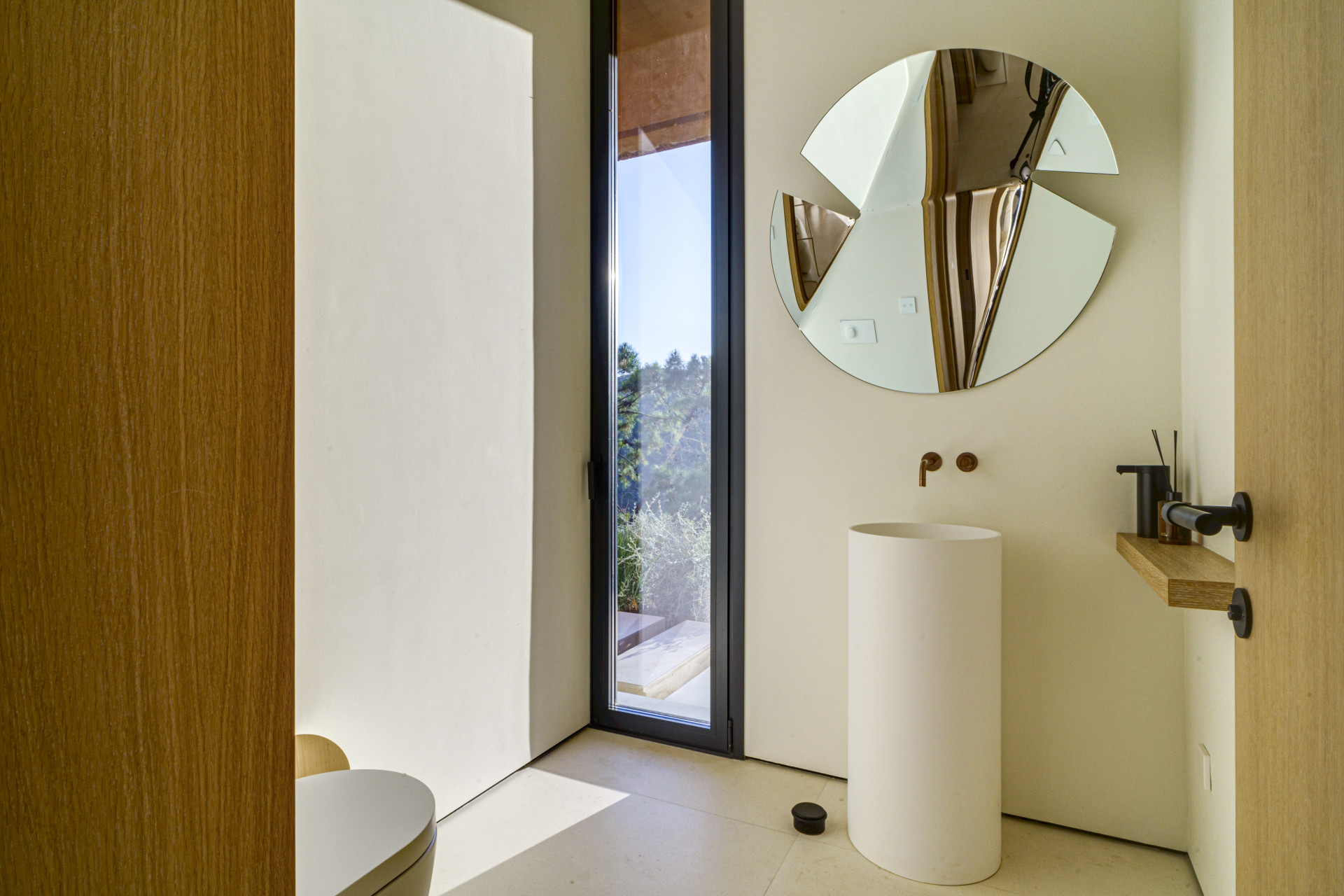 Exquisite Five-Bedroom Designer Villa with Panoramic Views in Monte Mayor, Benahavis — photo 28