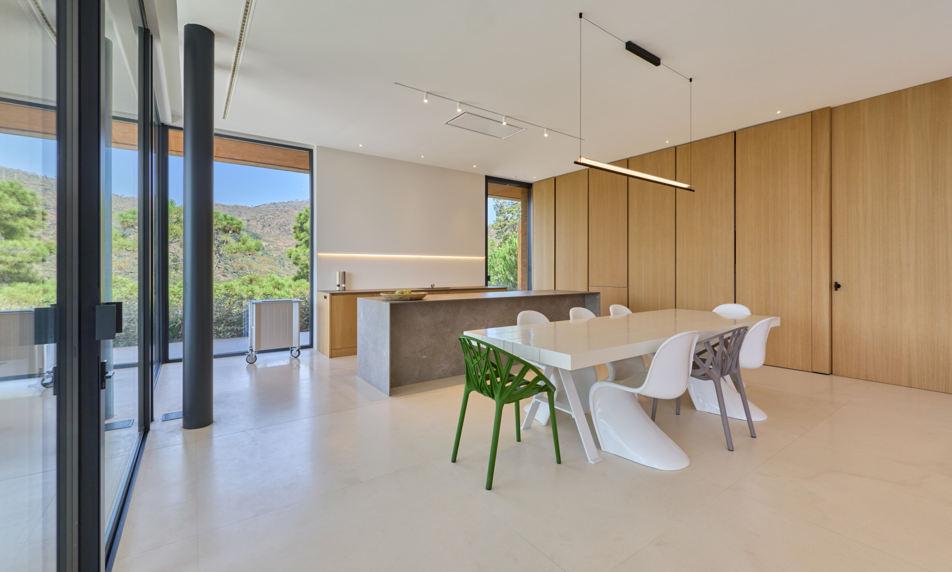 Exquisite Five-Bedroom Designer Villa mit Panoramablick auf Monte Mayor, Benahavis — Foto 9