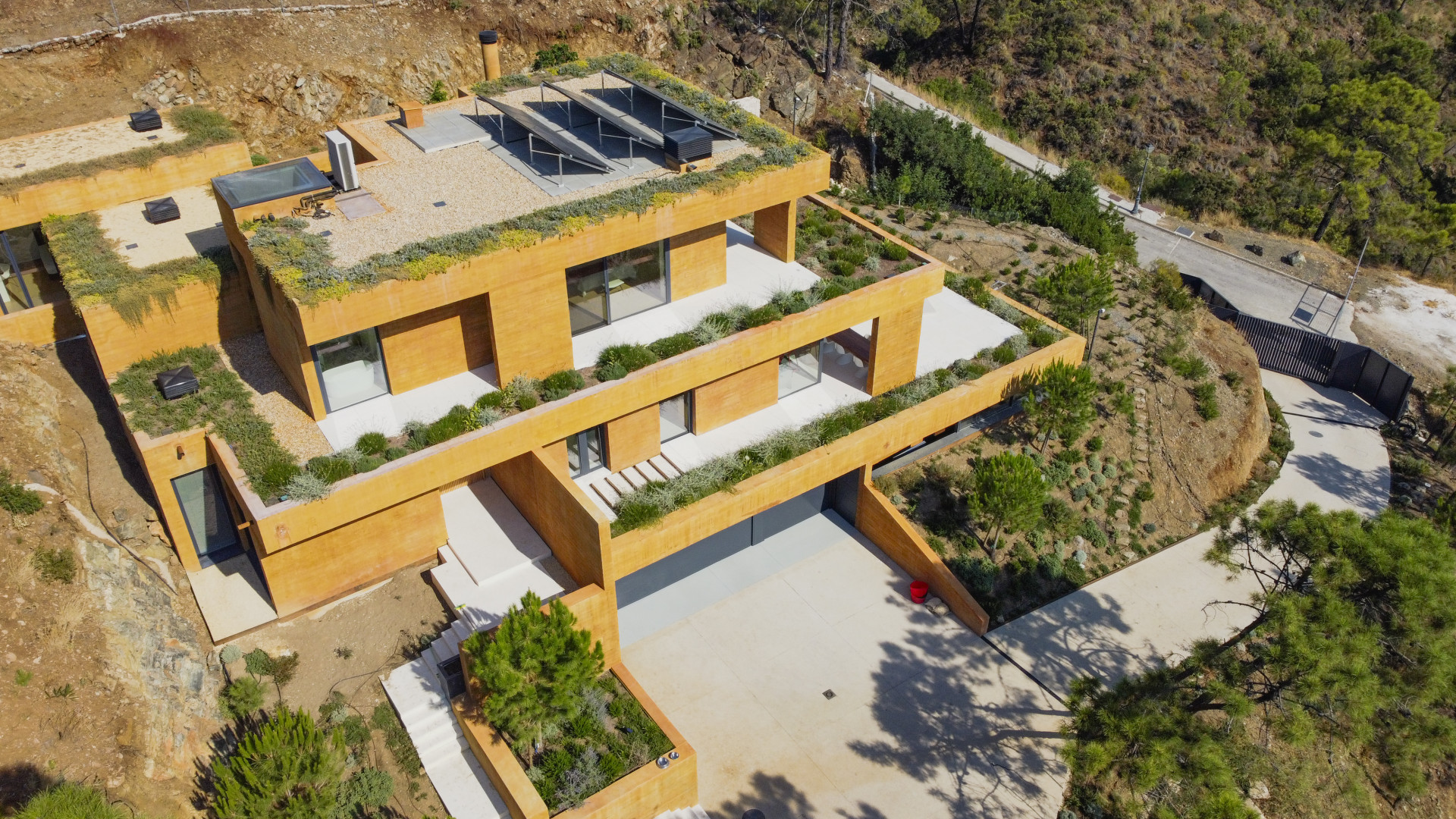 Exquisite Five-Bedroom Designer Villa mit Panoramablick auf Monte Mayor, Benahavis — Foto 1