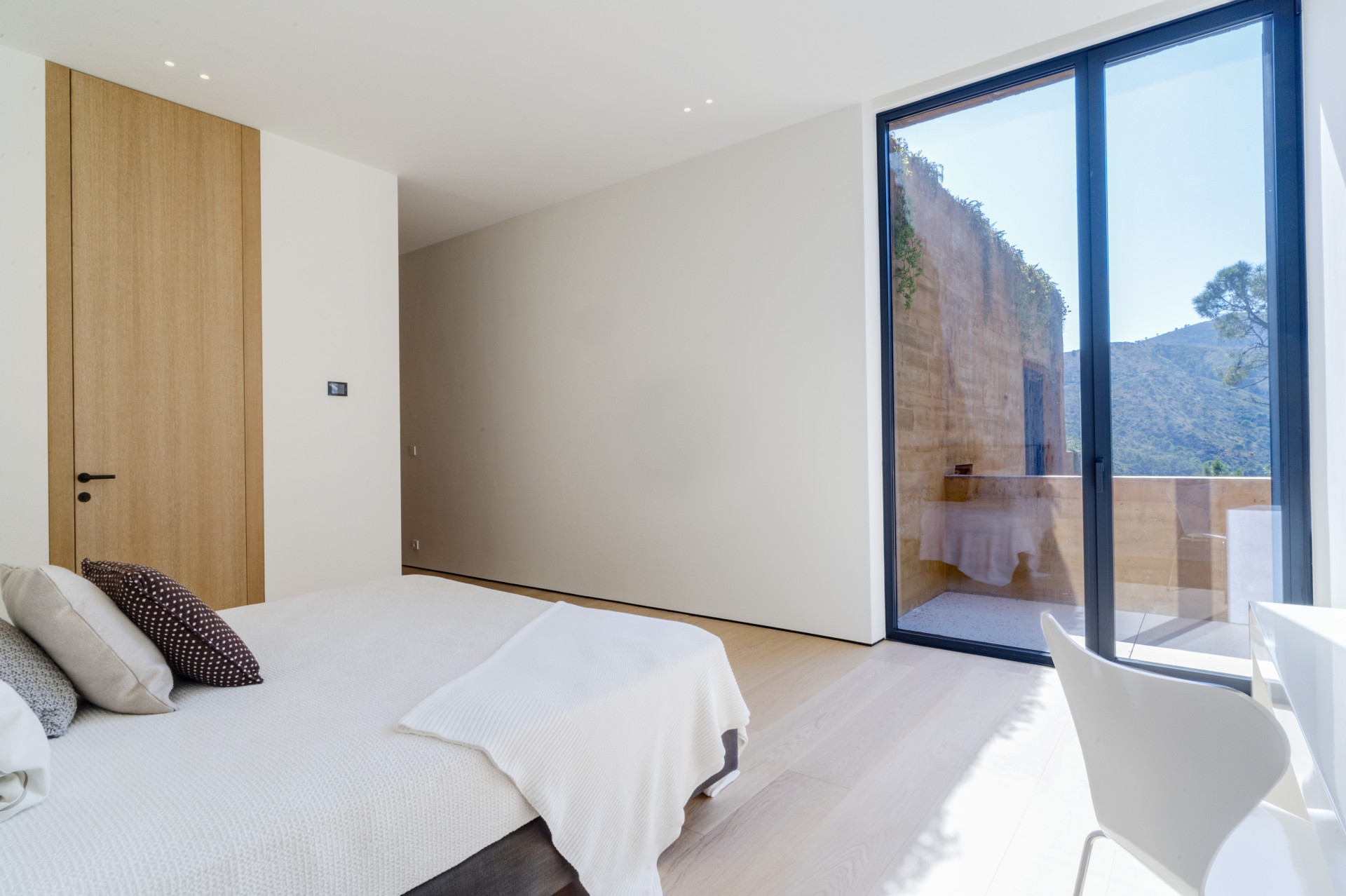Exquisite Five-Bedroom Designer Villa with Panoramic Views in Monte Mayor, Benahavis — photo 20