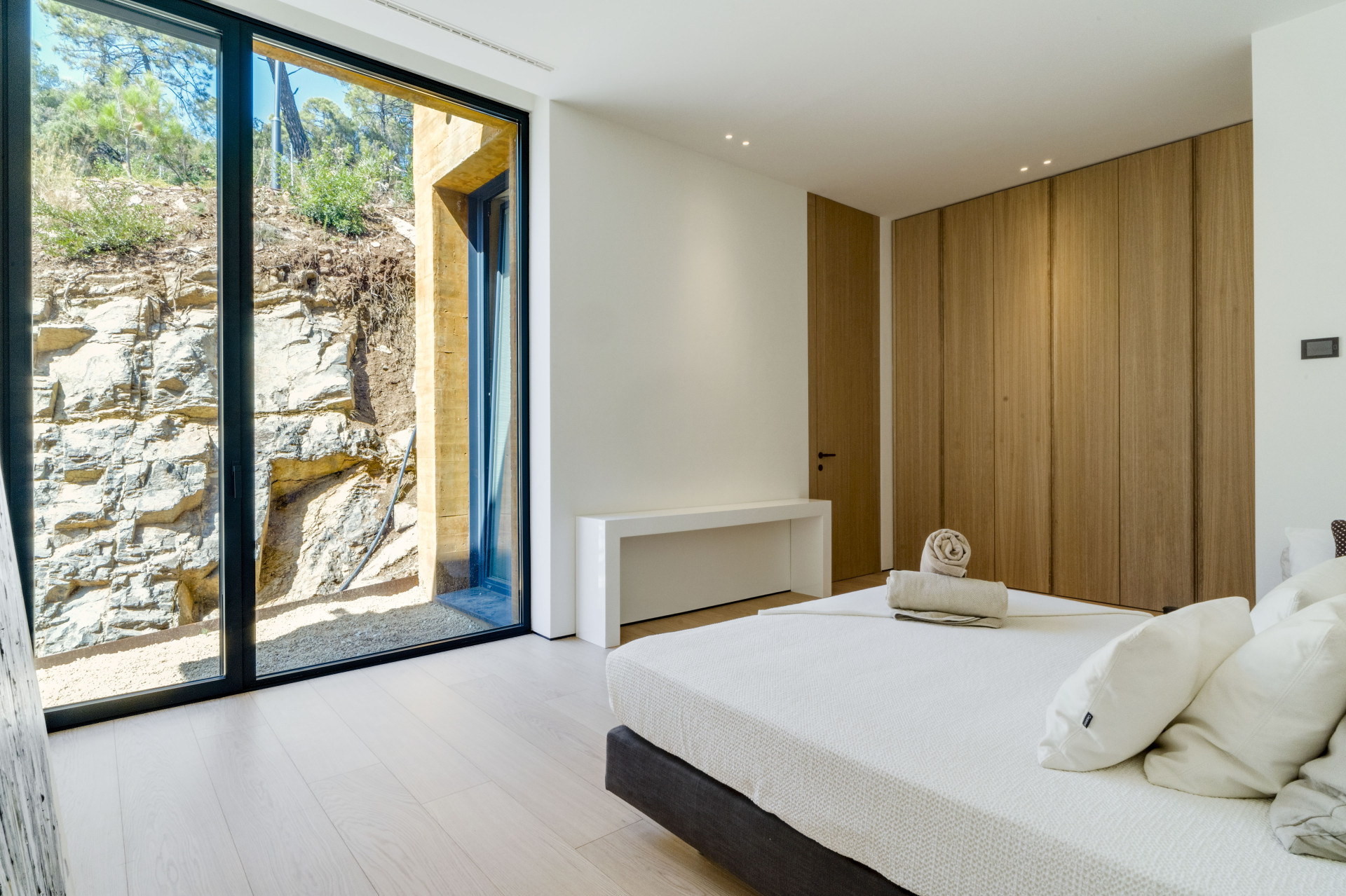 Exquisite Five-Bedroom Designer Villa with Panoramic Views in Monte Mayor, Benahavis — photo 19