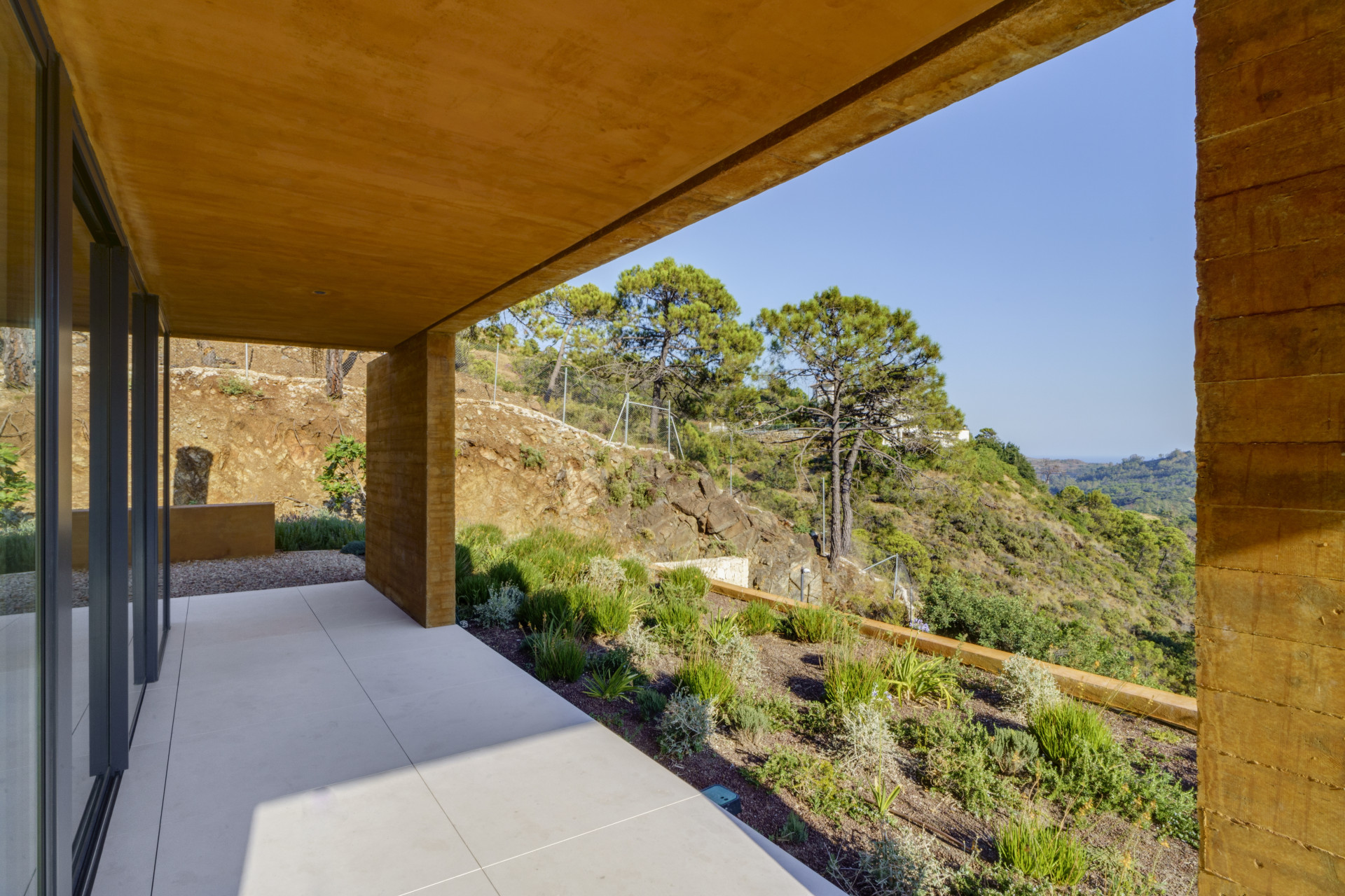 Exquisite Five-Bedroom Designer Villa with Panoramic Views in Monte Mayor, Benahavis — photo 16