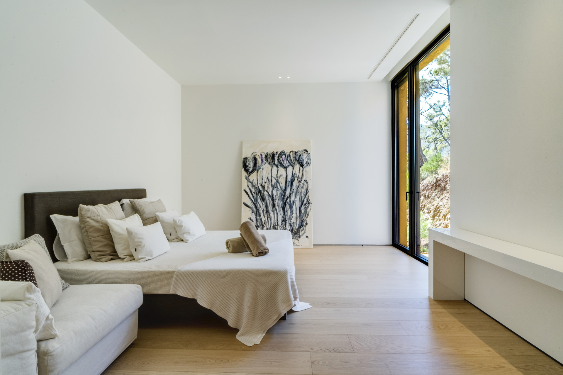 Exquisite Five-Bedroom Designer Villa with Panoramic Views in Monte Mayor, Benahavis — photo 18