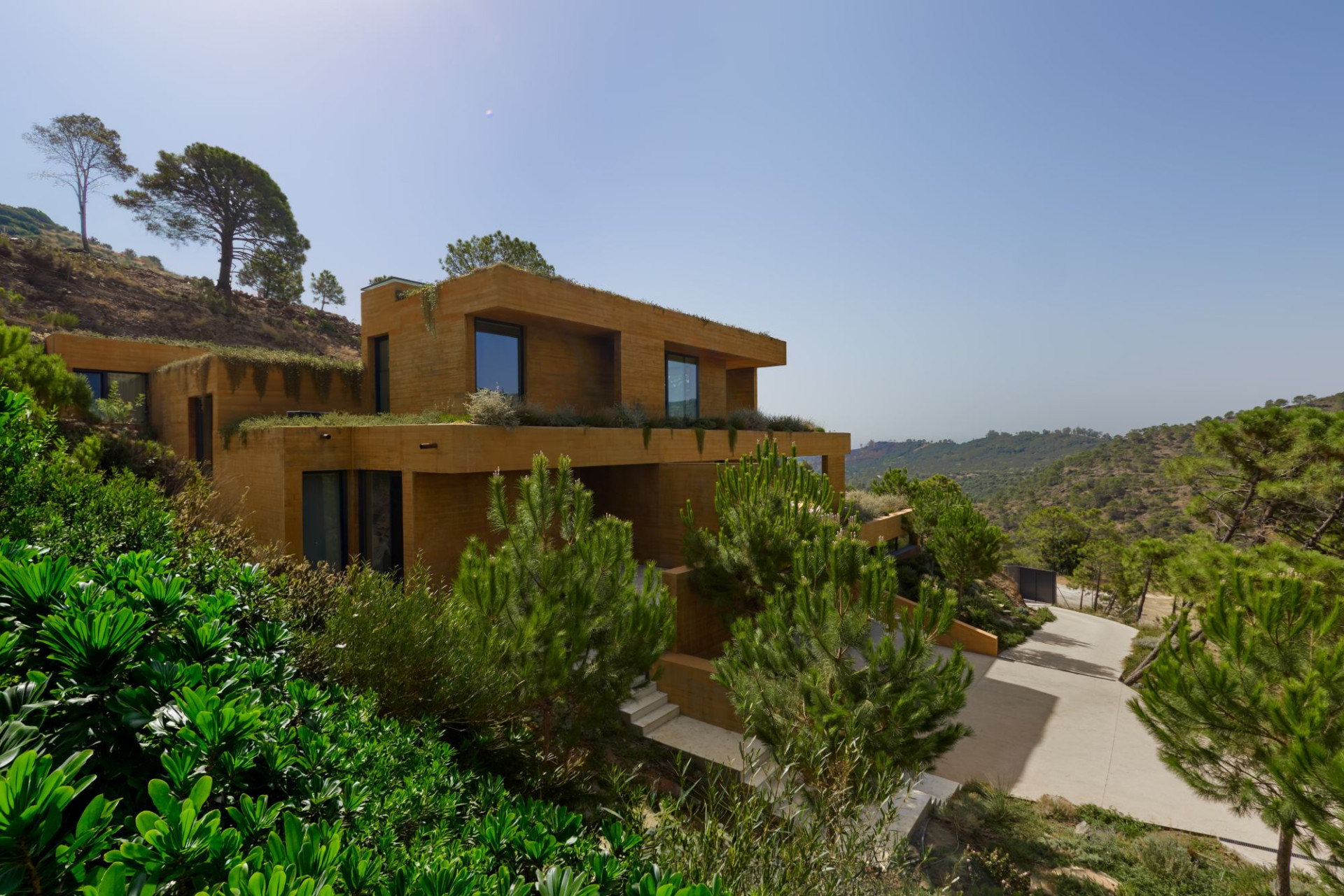 Exquisite Five-Bedroom Designer Villa mit Panoramablick auf Monte Mayor, Benahavis — Foto 37