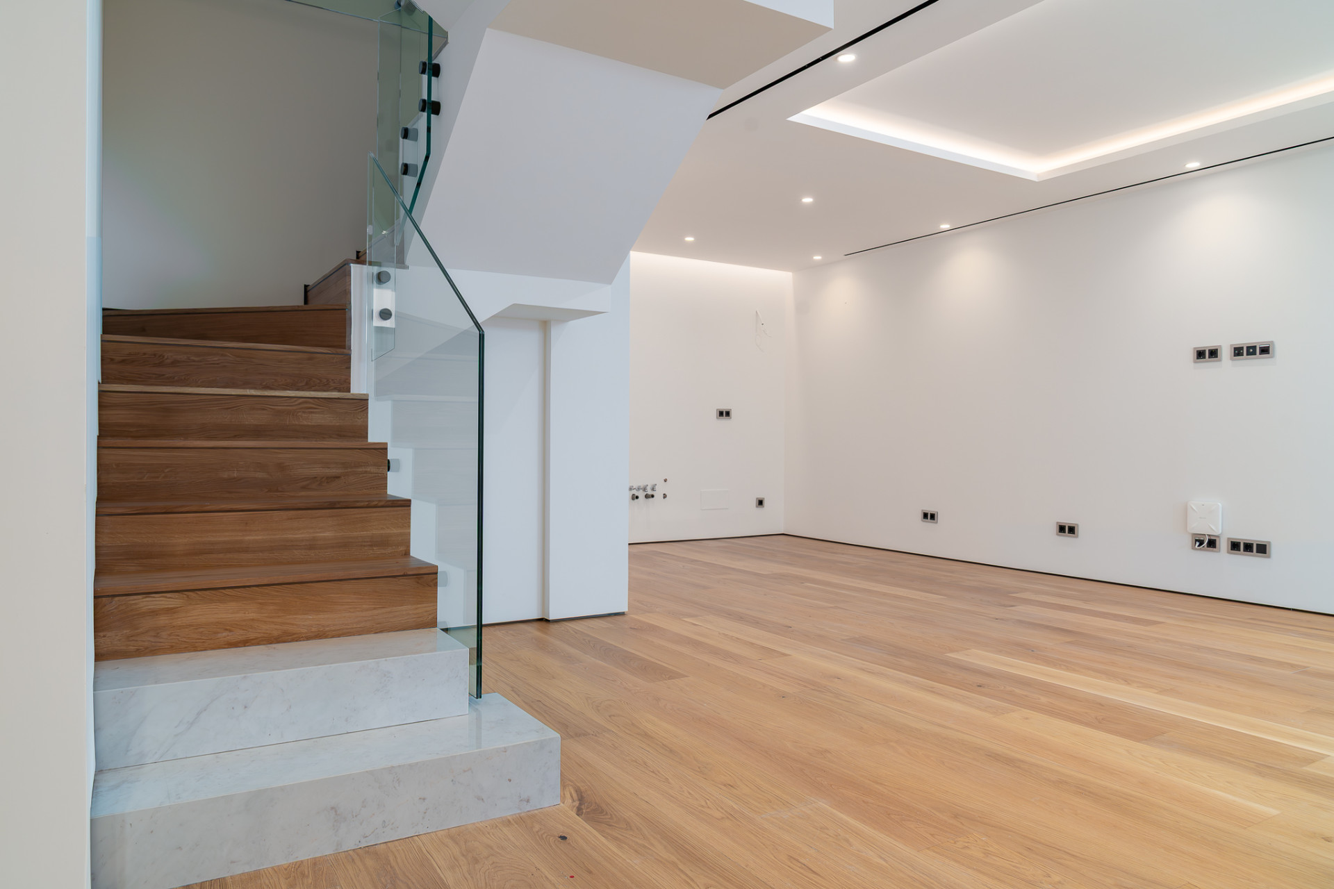 Exquisite Four Bedroom Ground Floor Duplex in Epic Marbella, Golden Mile — photo 23