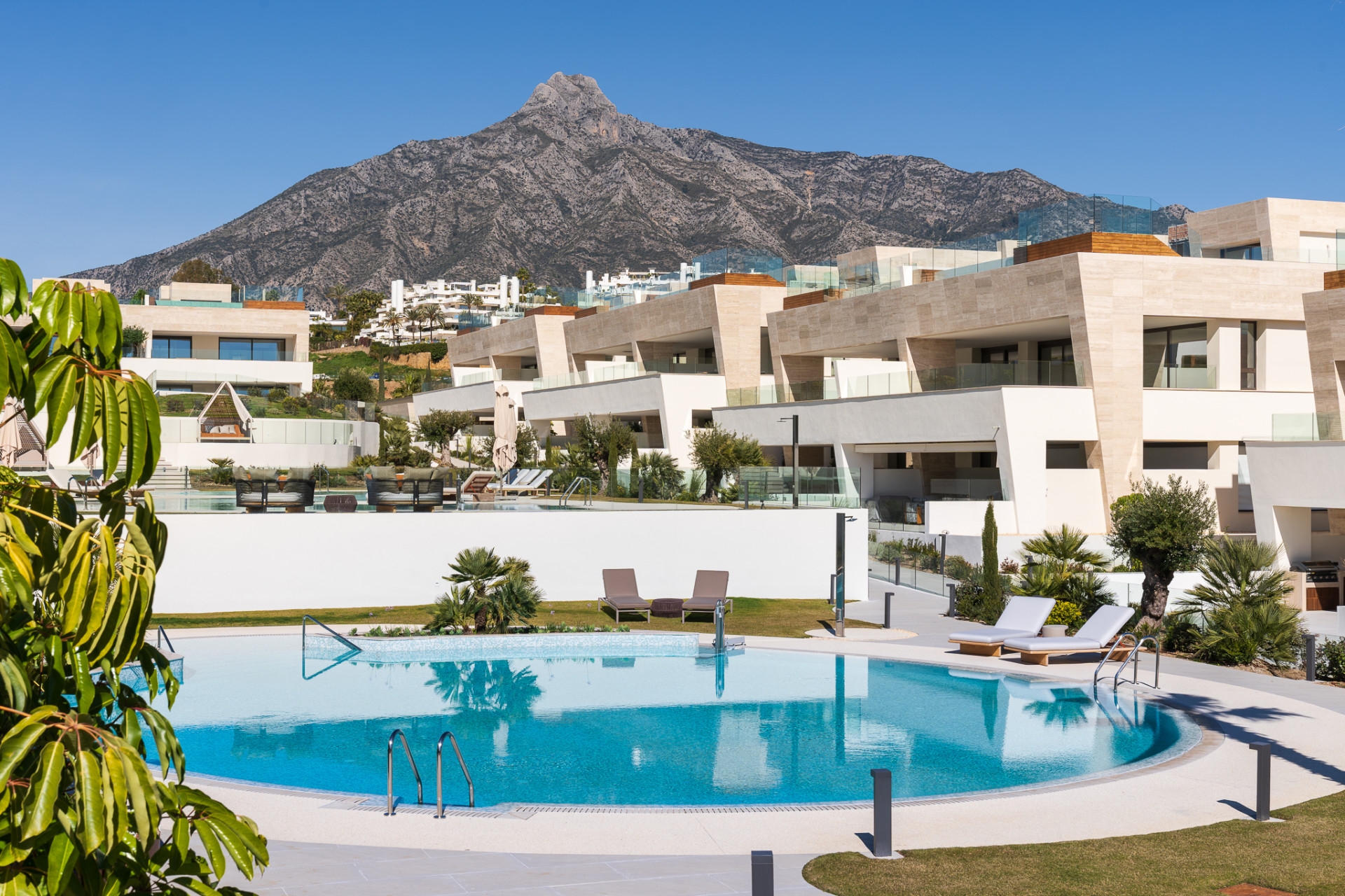 Exquisite Four Bedroom Ground Floor Duplex in Epic Marbella, Golden Mile — photo 37