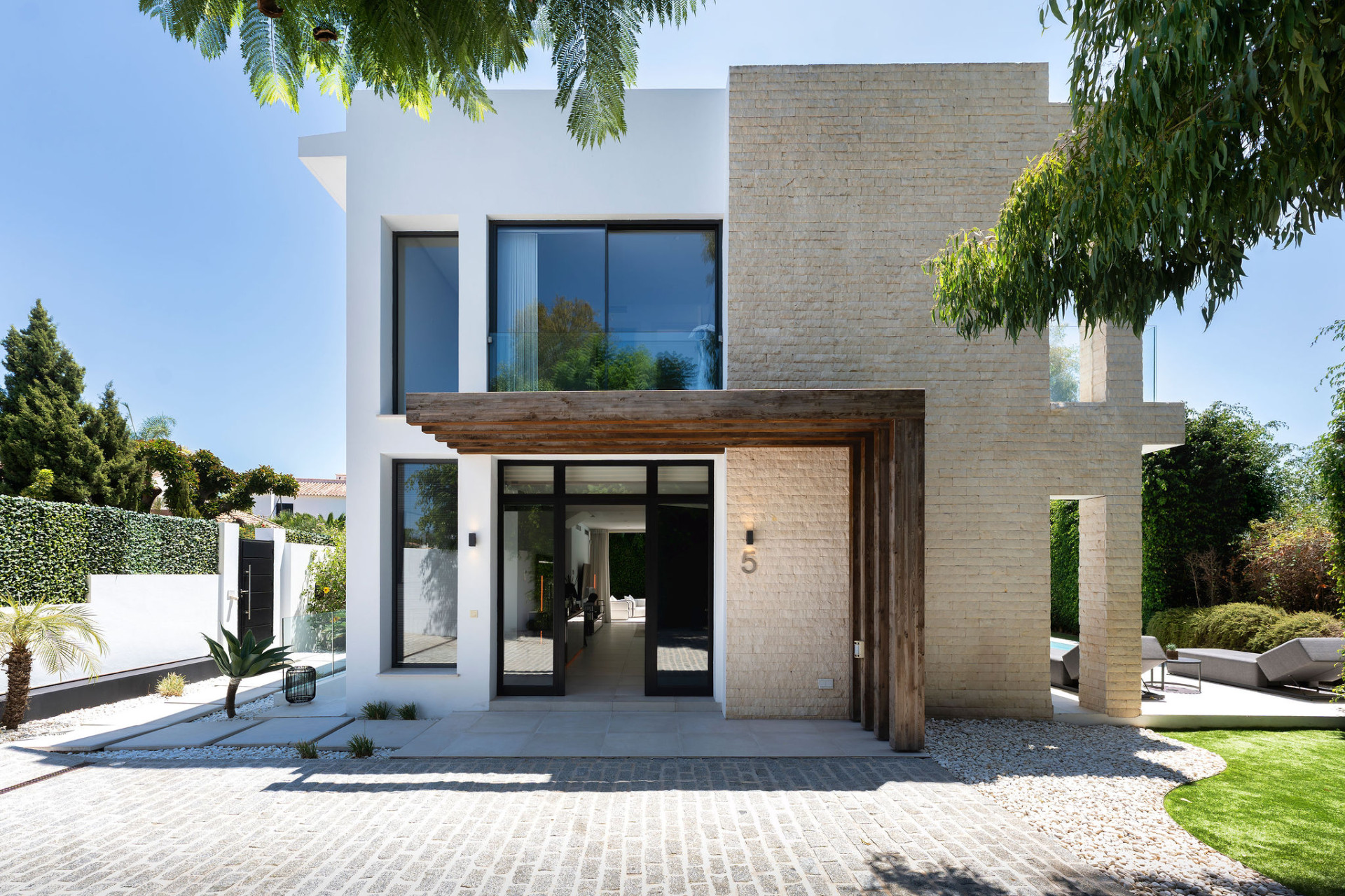 Moderne Villa mit vier Schlafzimmern in Arboleda, Estepona Ost — Foto 27
