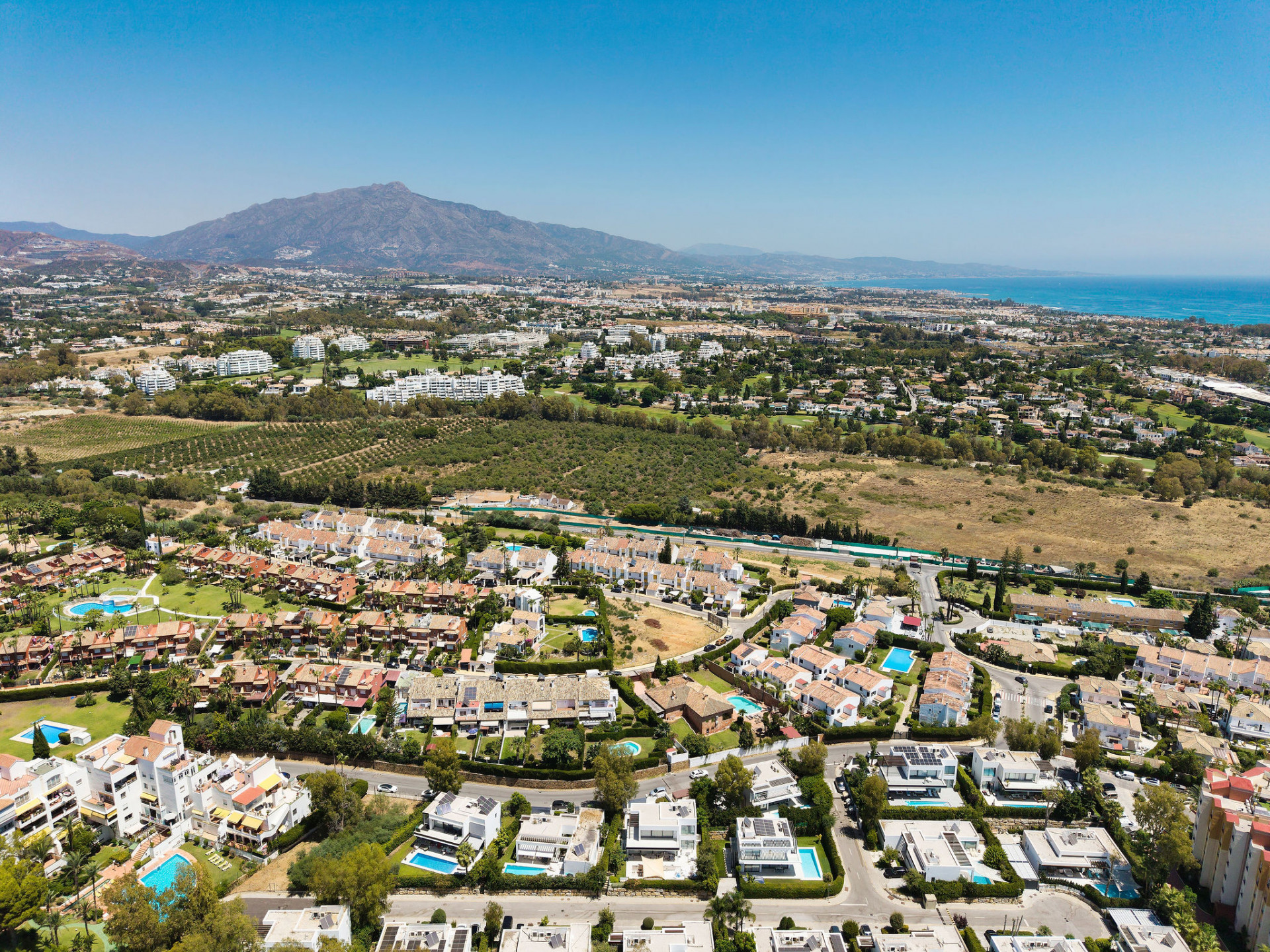 Moderne Villa mit vier Schlafzimmern in Arboleda, Estepona Ost — Foto 31