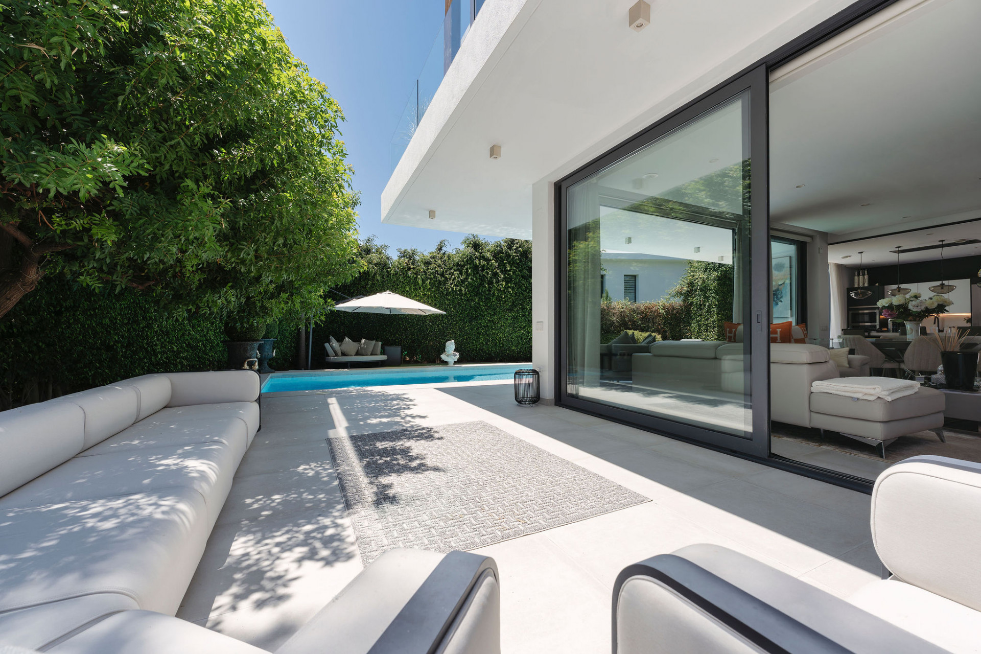 Moderne Villa mit vier Schlafzimmern in Arboleda, Estepona Ost — Foto 23