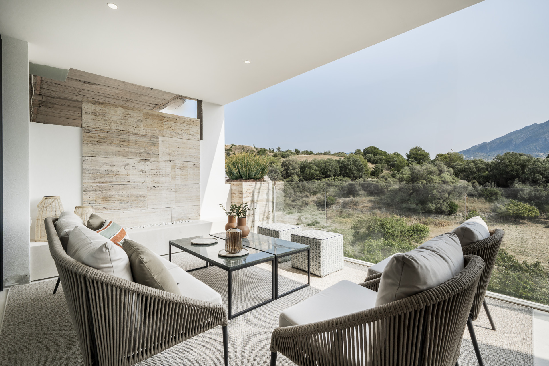 Apartamento en planta baja de lujo con vistas al jardín privado y a la montaña panorámica en Aloha, Marbella — foto 22