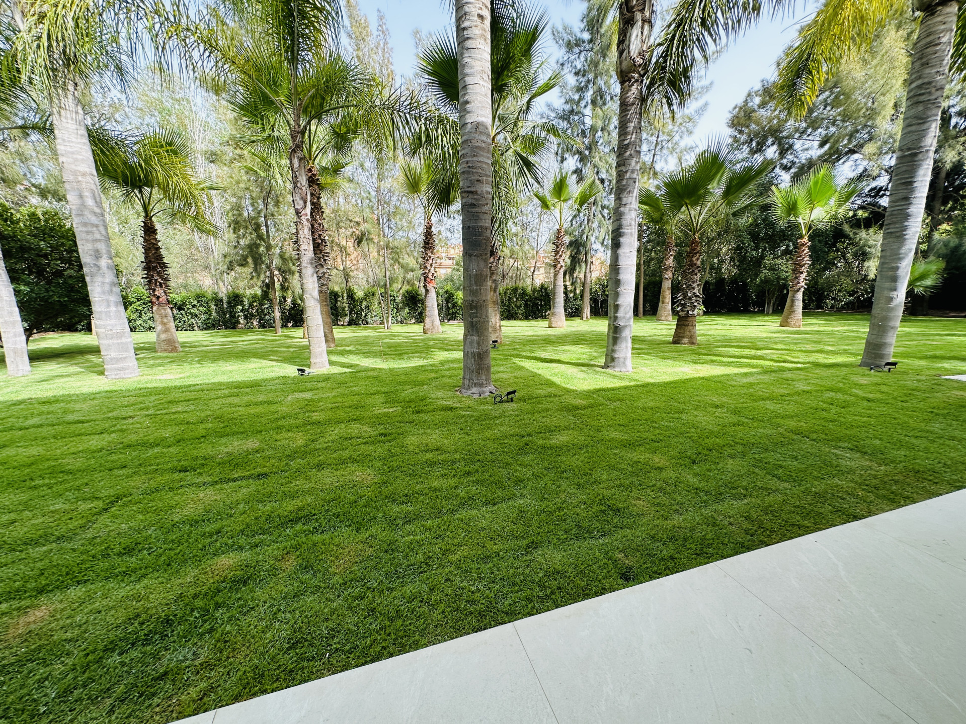 Exquisite moderne Villa in Gated Hacienda Las Chapas, Marbella Ost — Foto 32