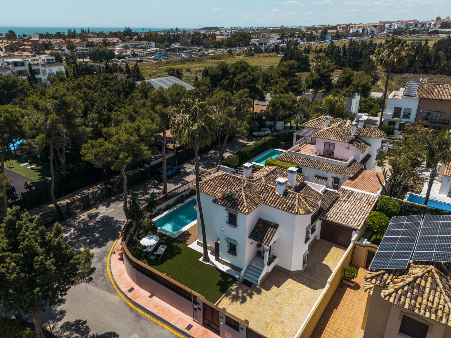 Exquisito Villa recientemente renovada de 6 dormitorios en Altos del Rodeo, Nueva Andalucia — foto 23