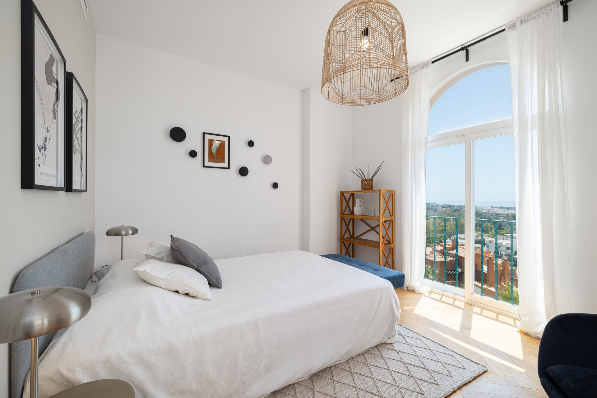 Luxury Penthouse with Panoramic Sea Views in Les Belvederes, Nueva Andalucia — photo 18