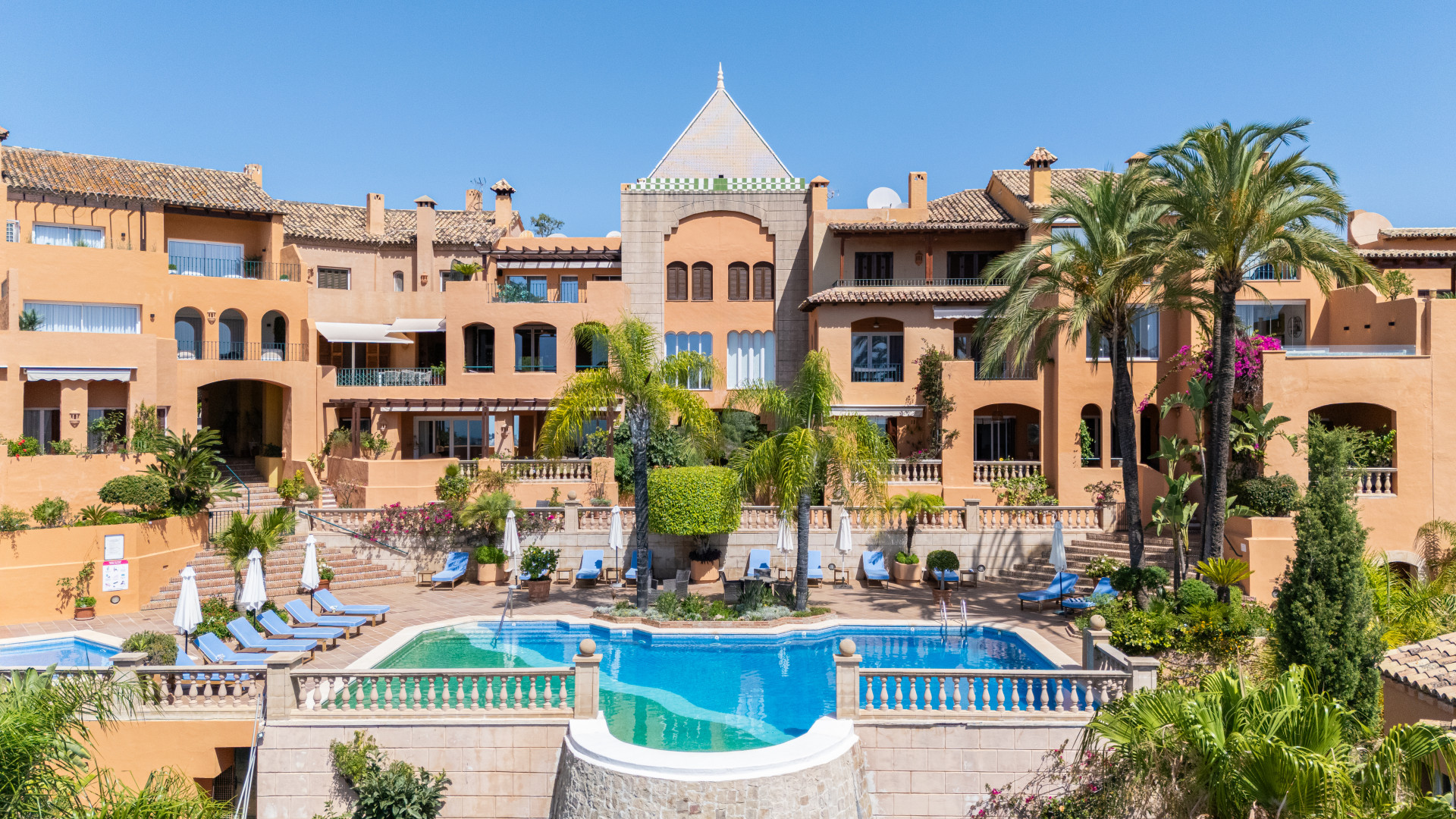 Luxury Penthouse with Panoramic Sea Views in Les Belvederes, Nueva Andalucia — photo 27