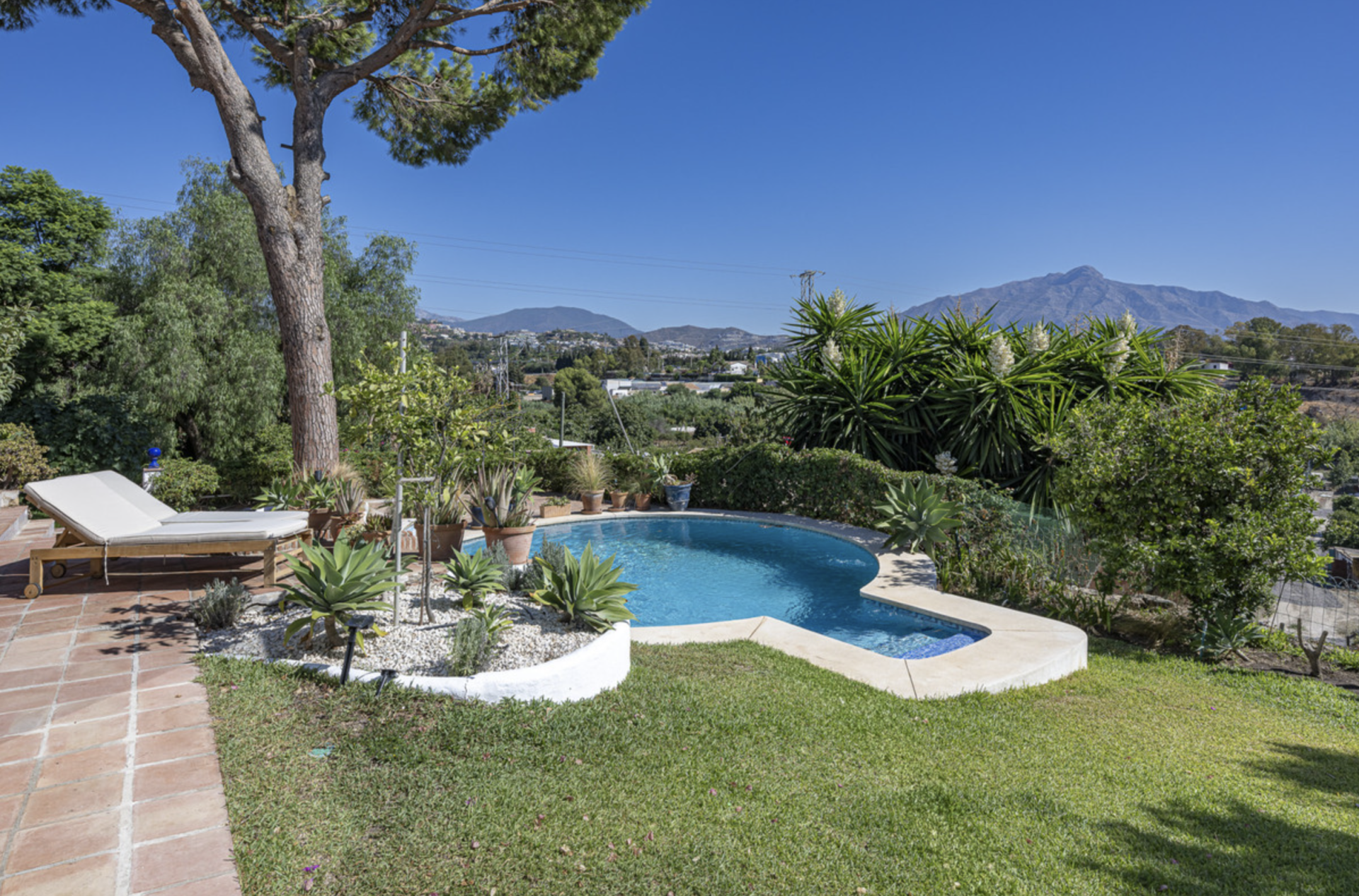 Charmante gerenoveerde Rustieke Villa in Guadalmina Alta met panoramisch uitzicht — foto 22