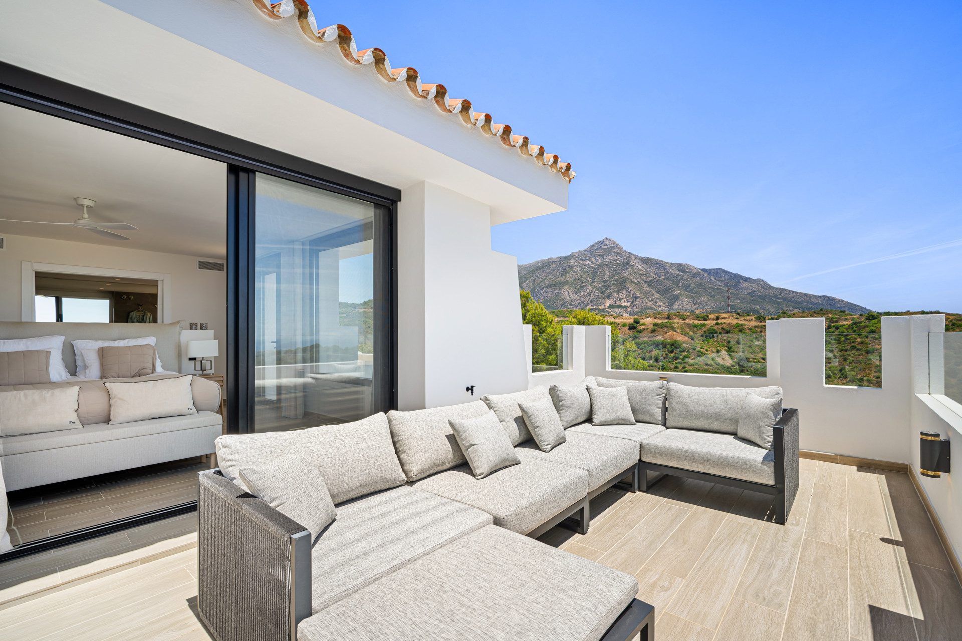 Exquisite mediterrane Villa in Las Lomas de Nueva Andalucia mit Panoramablick — Foto 19