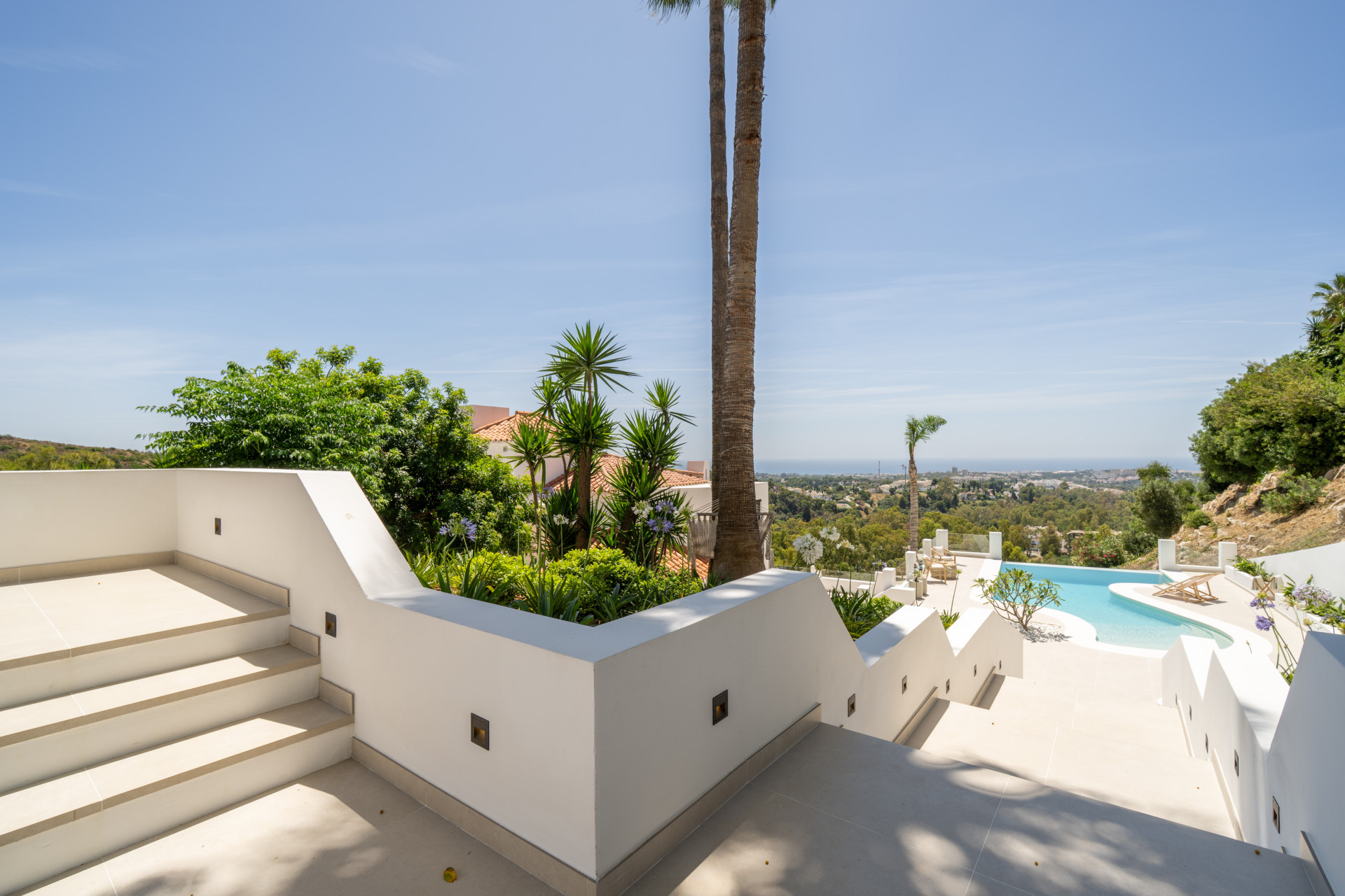 Exquisite mediterrane Villa in Las Lomas de Nueva Andalucia mit Panoramablick — Foto 35