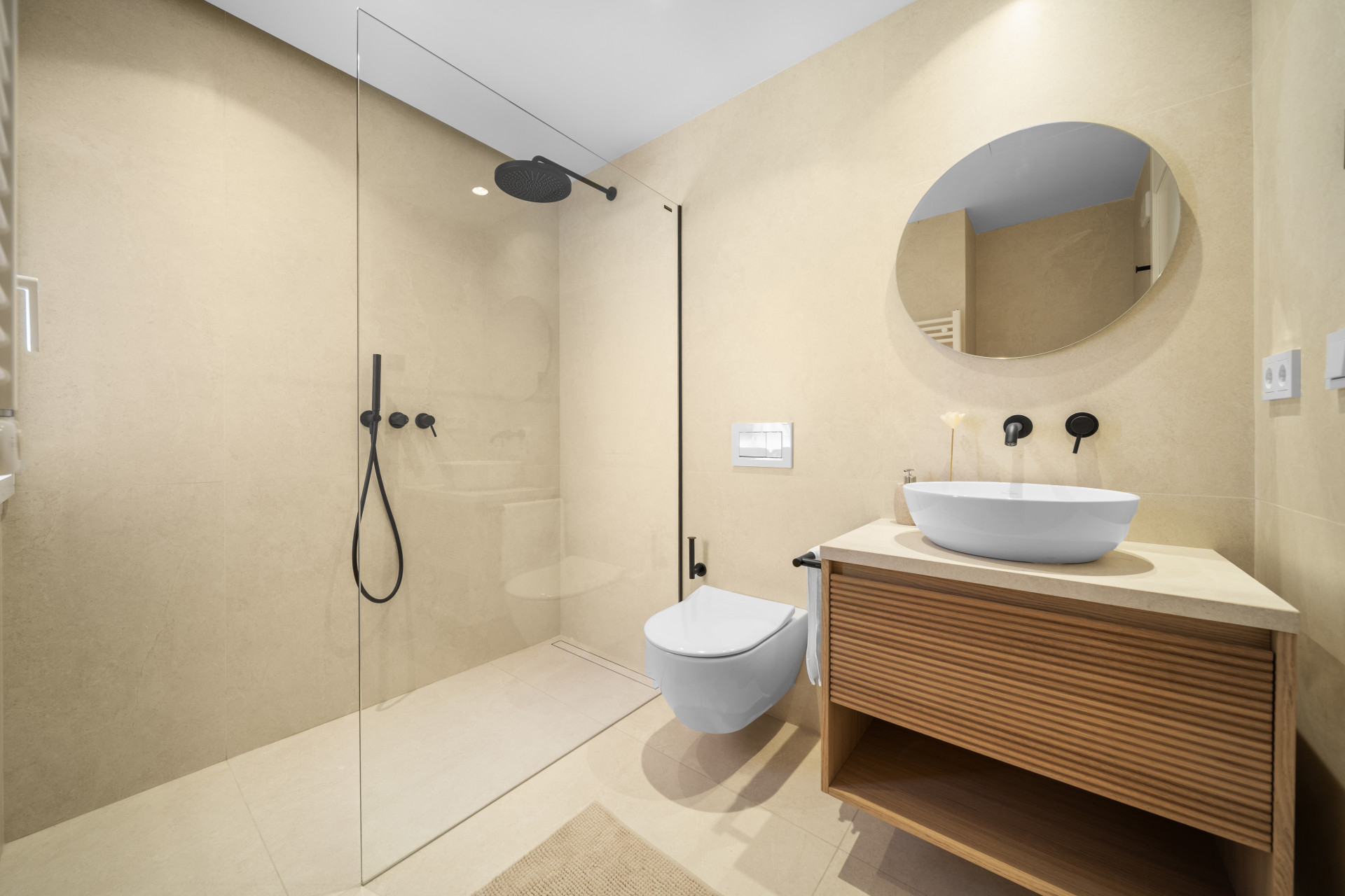 Turnkey Luxus 3-Schlafzimmer-Stadthaus in El Palmeral, Nueva Andalucia — Foto 24
