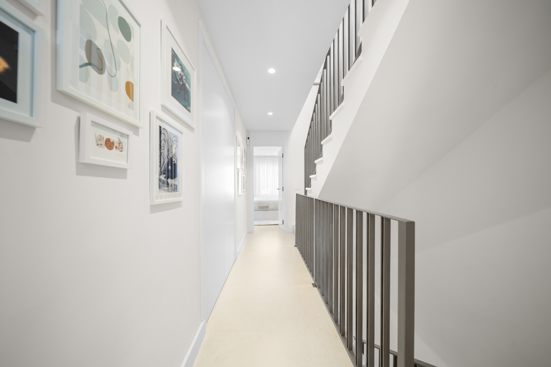 Turnkey Luxus 3-Schlafzimmer-Stadthaus in El Palmeral, Nueva Andalucia — Foto 16