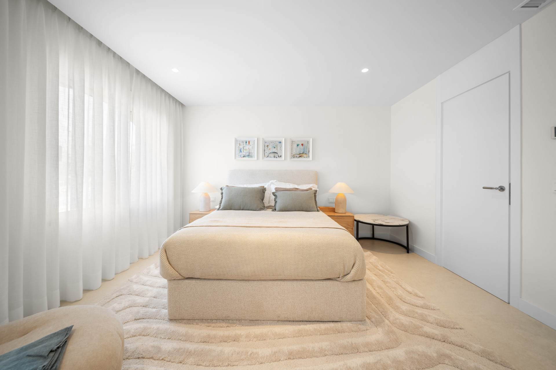 Turnkey Luxus 3-Schlafzimmer-Stadthaus in El Palmeral, Nueva Andalucia — Foto 18