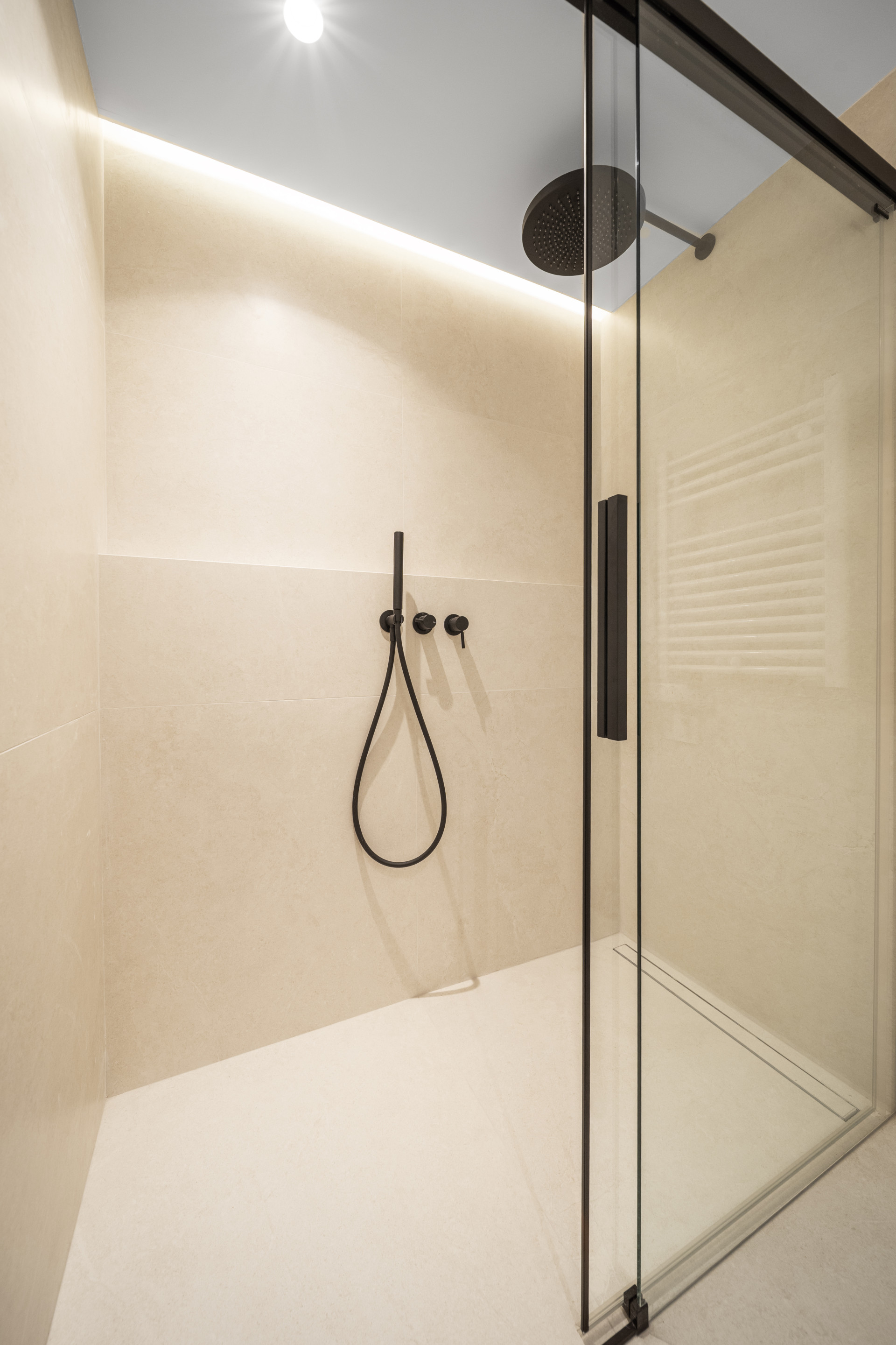 Turnkey Luxus 3-Schlafzimmer-Stadthaus in El Palmeral, Nueva Andalucia — Foto 20