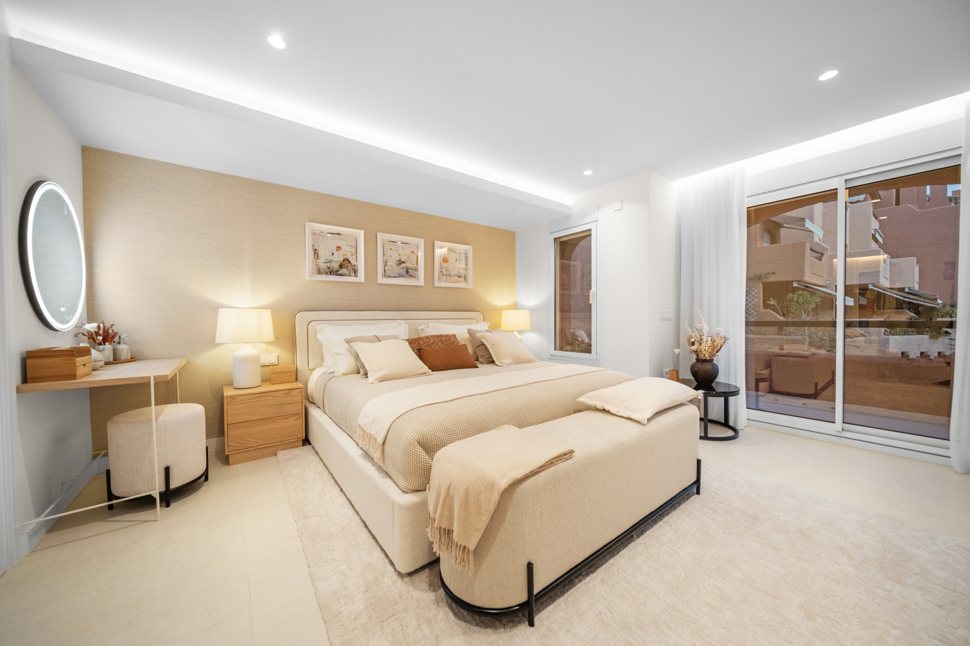 Turnkey Luxus 3-Schlafzimmer-Stadthaus in El Palmeral, Nueva Andalucia — Foto 32