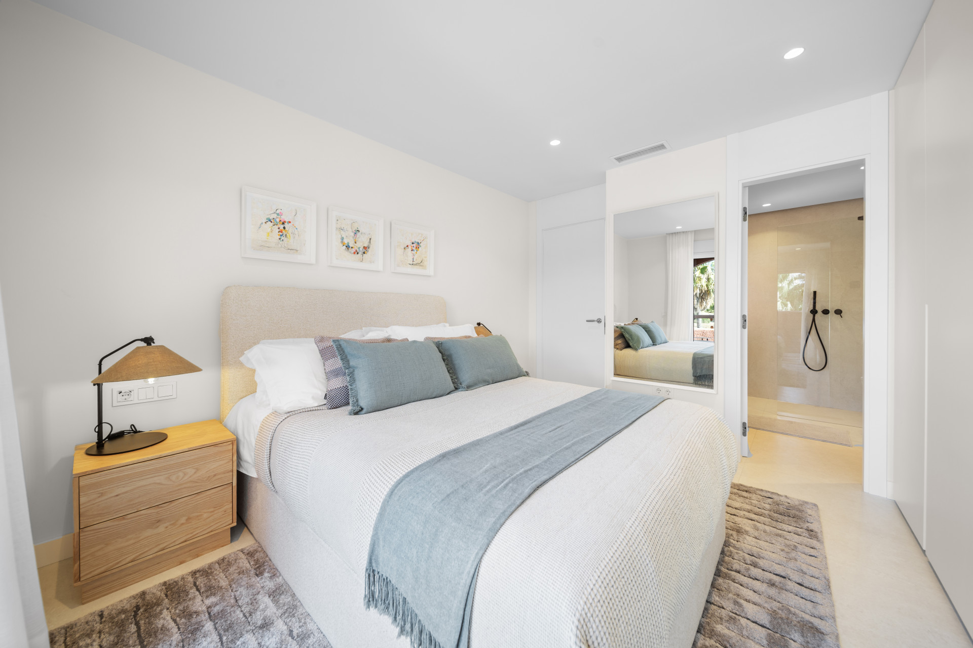 Turnkey Luxus 3-Schlafzimmer-Stadthaus in El Palmeral, Nueva Andalucia — Foto 23