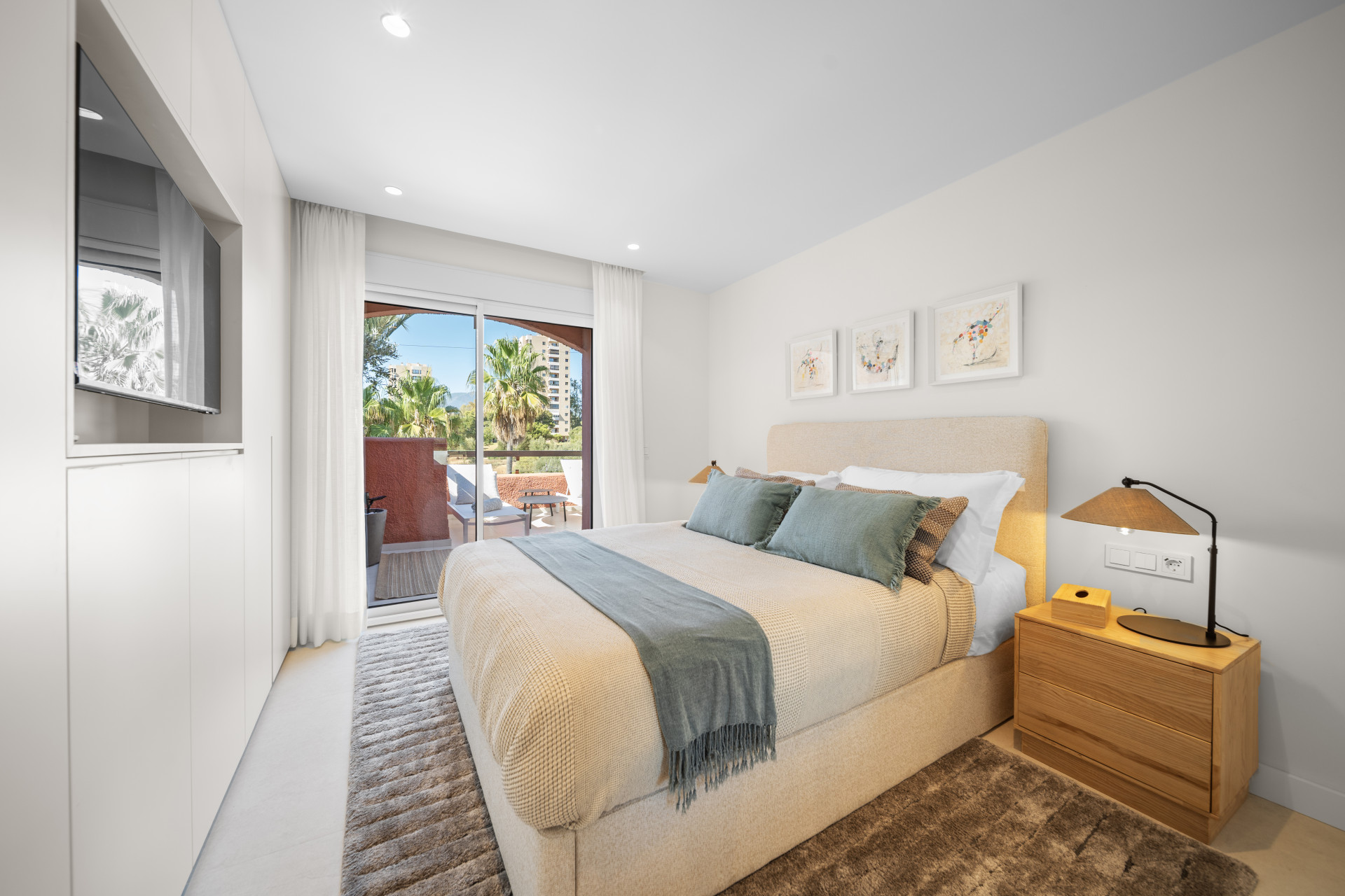Turnkey Luxus 3-Schlafzimmer-Stadthaus in El Palmeral, Nueva Andalucia — Foto 22