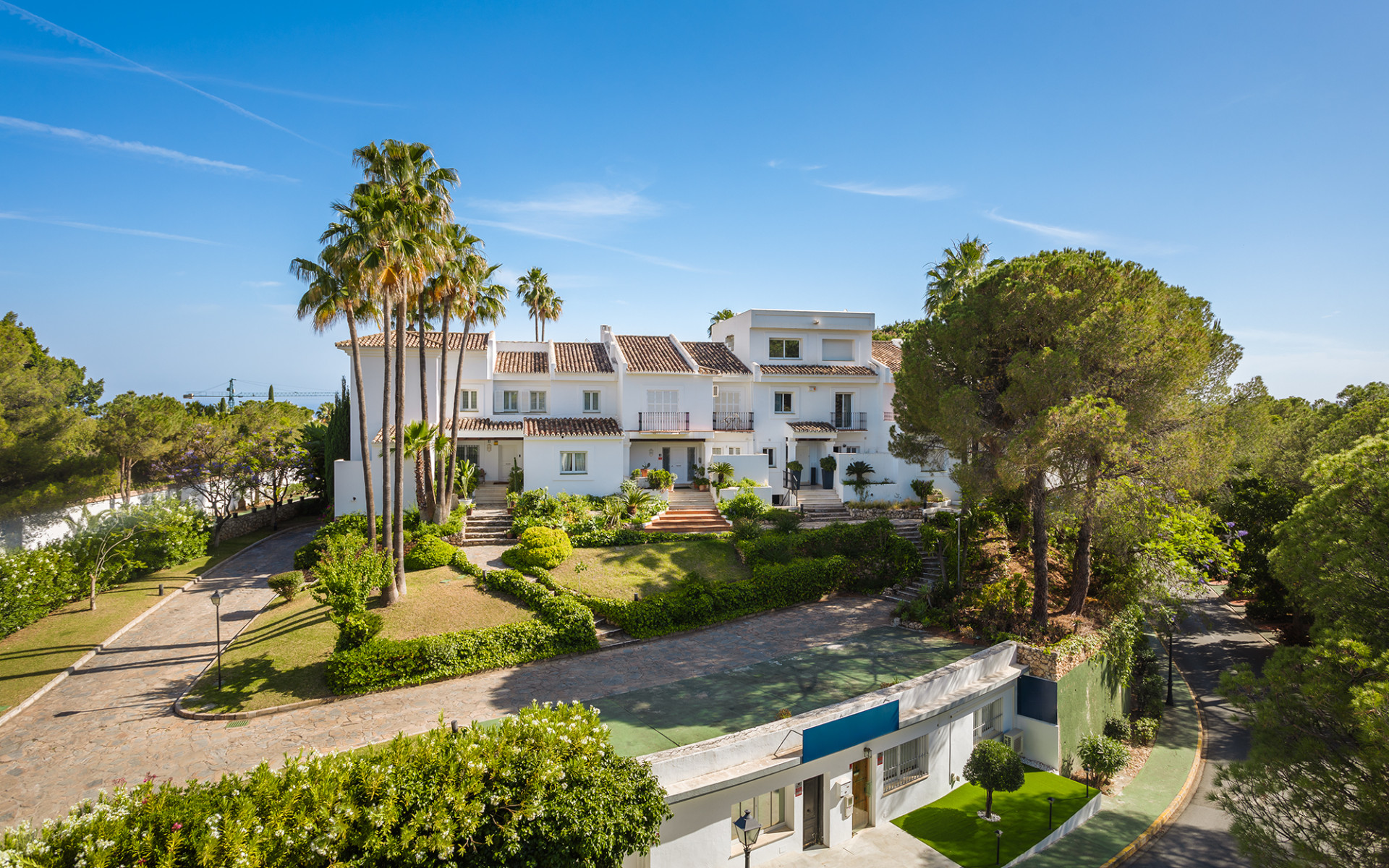 Vier-Zimmer-Stadthaus in Las Encinas, Benahavis, mit Front Line Golf Views — Foto 29