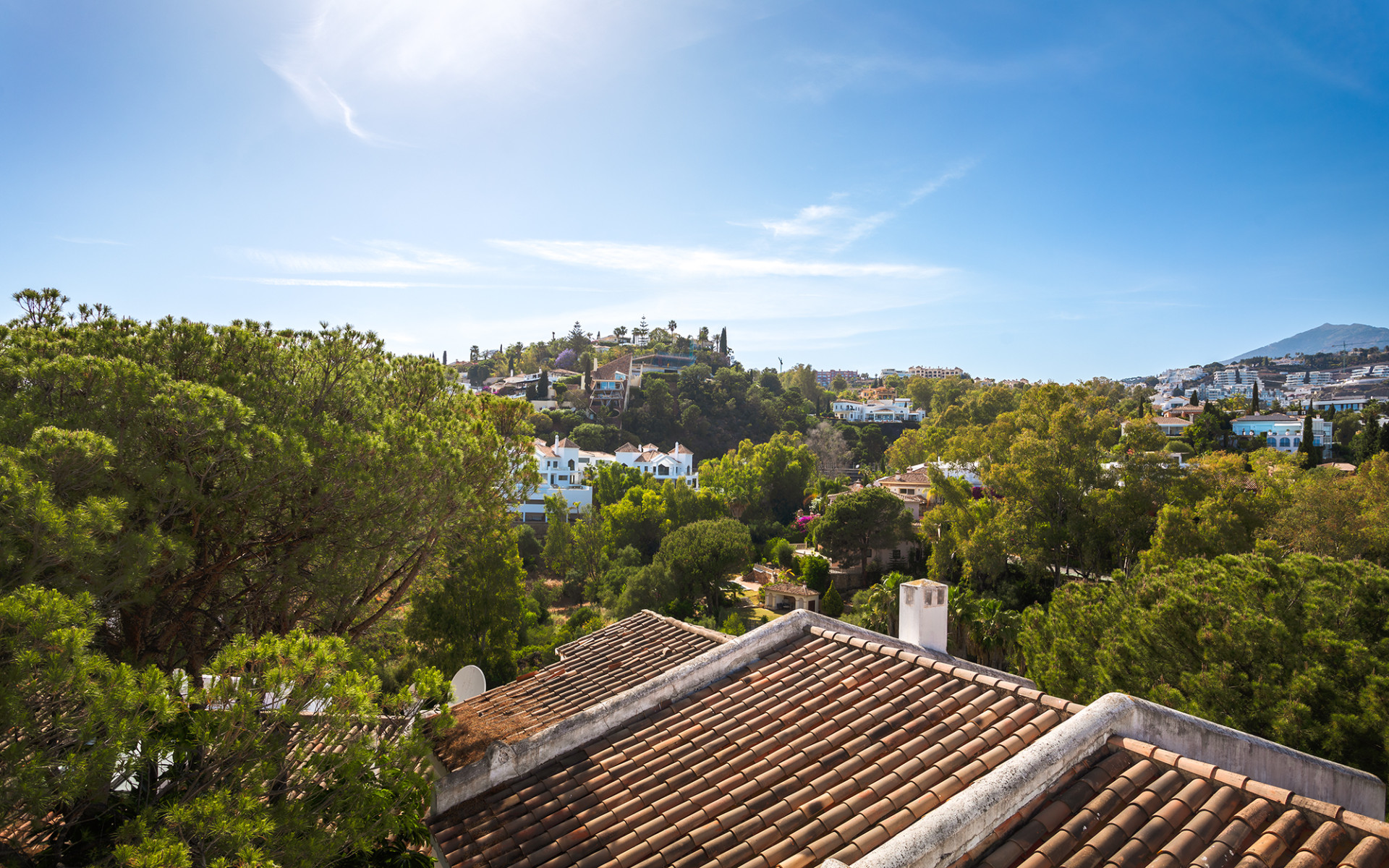 Vier-Zimmer-Stadthaus in Las Encinas, Benahavis, mit Front Line Golf Views — Foto 28