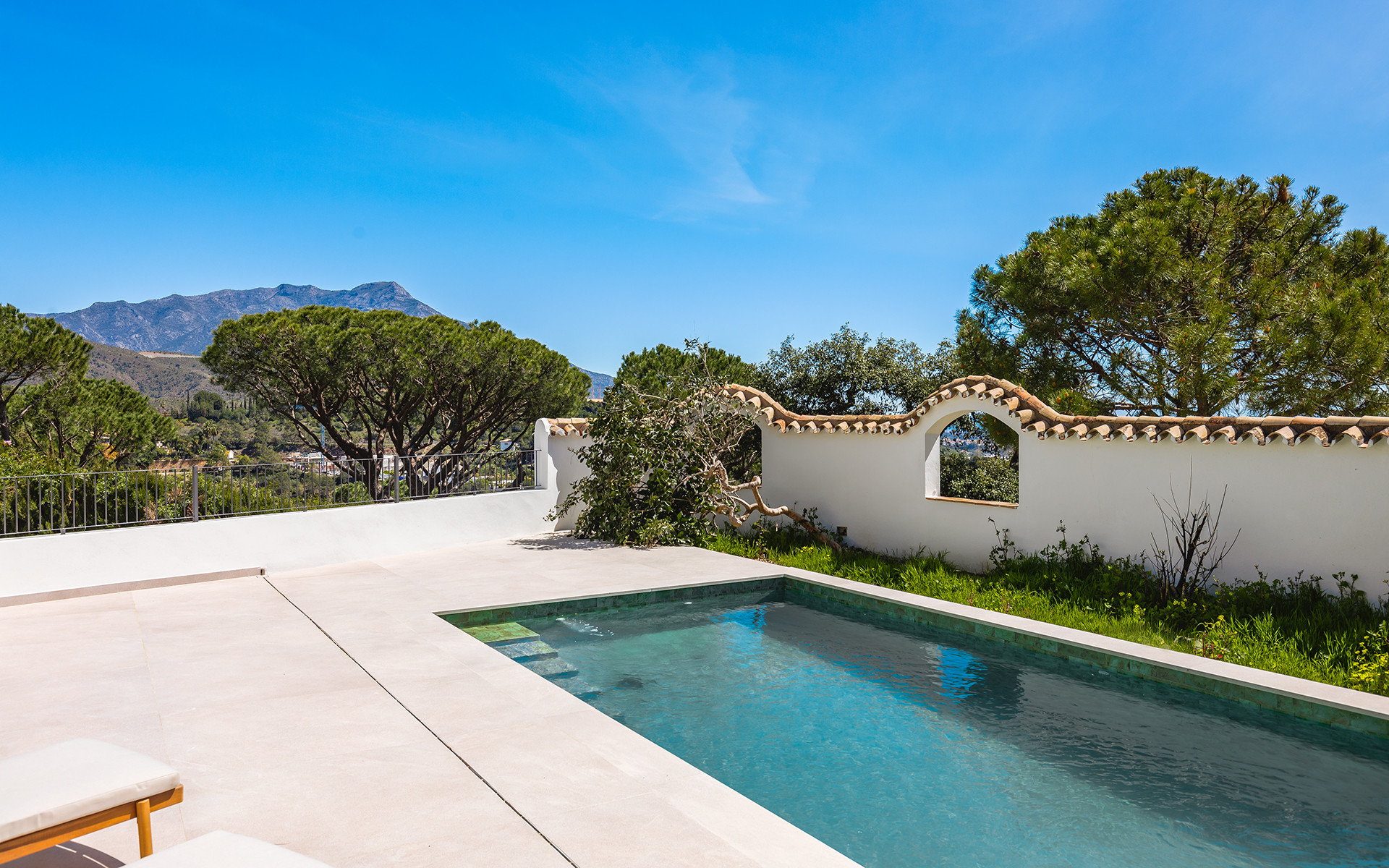 Atemberaubende voll renovierte Luxusvilla in El Madroñal mit Meerblick — Foto 26