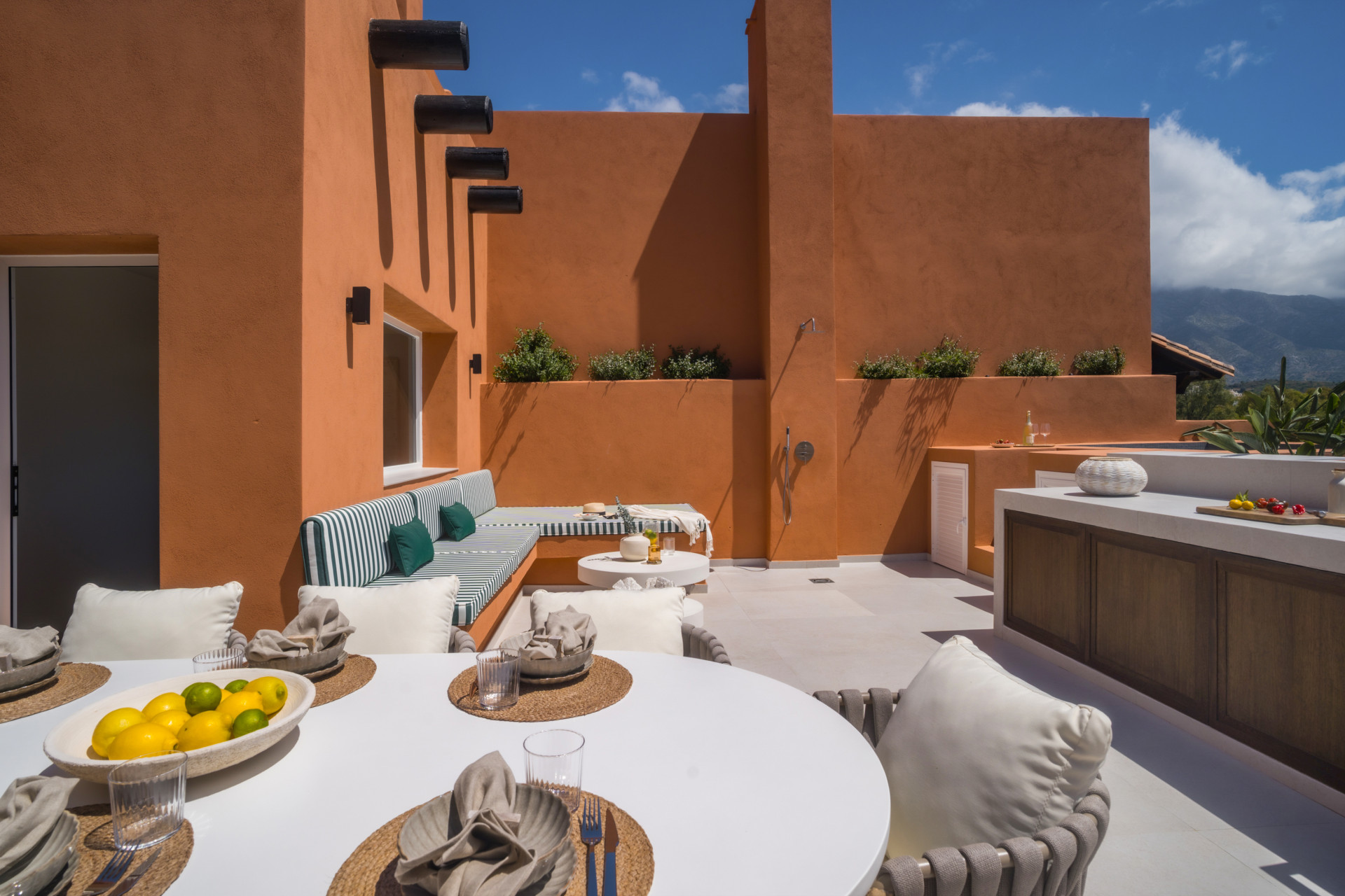 Elegant Duplex Penthouse with Panoramic Views in Nueva Andalucia — photo 19