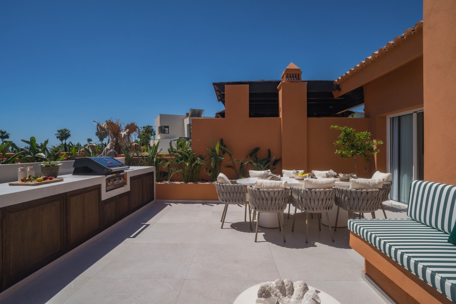 Elegant Duplex Penthouse with Panoramic Views in Nueva Andalucia — photo 23