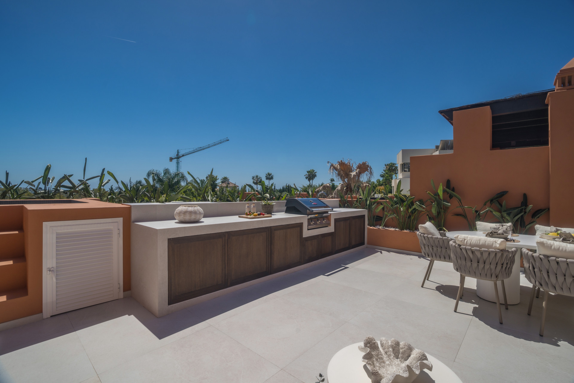 Elegant Duplex Penthouse with Panoramic Views in Nueva Andalucia — photo 21