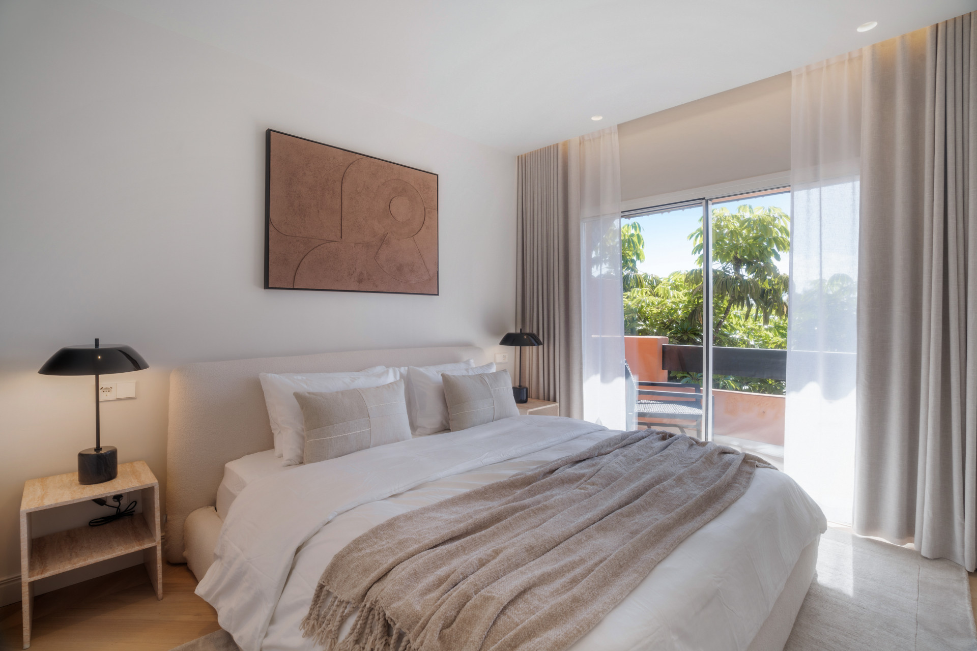 Elegant Duplex Penthouse with Panoramic Views in Nueva Andalucia — photo 16