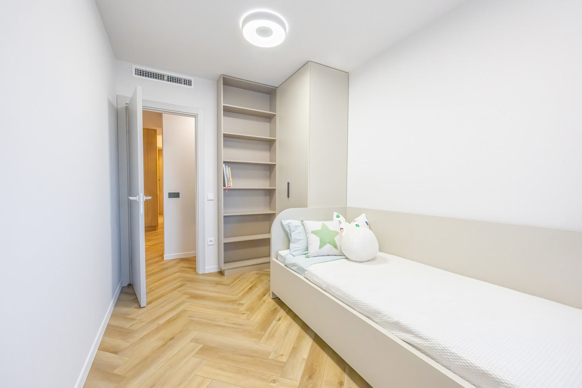 Apartamento recientemente reformado en planta baja en Magna Marbella, Nueva Andalucia — foto 21