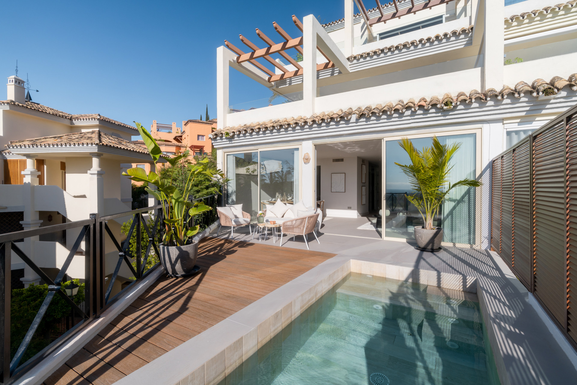 Kürzlich renovierte Wohnung mit privatem Pool in Nueva Andalucia — Foto 19