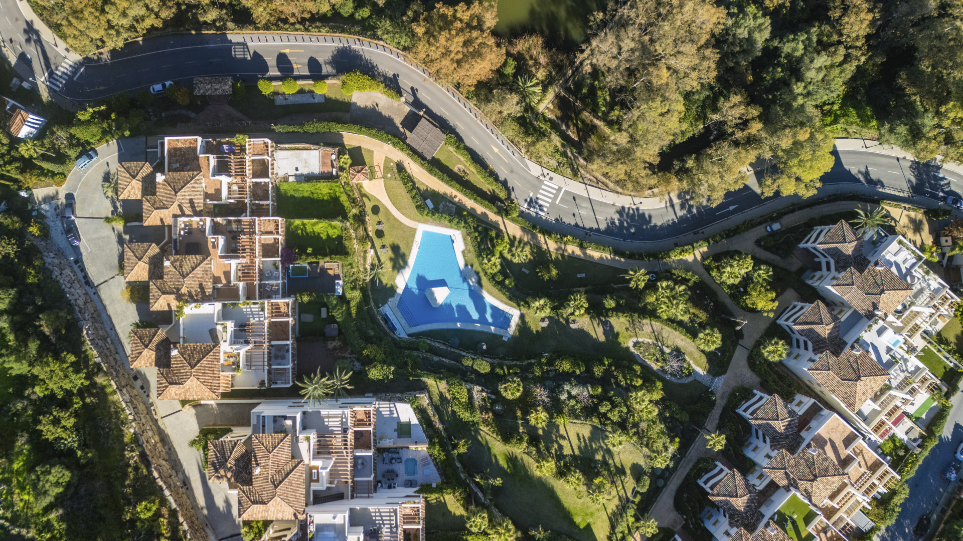 Kürzlich renovierte Wohnung mit privatem Pool in Nueva Andalucia — Foto 23