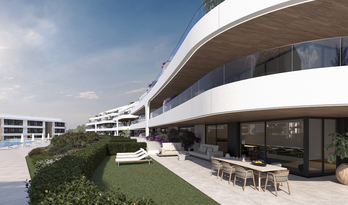 Luxurious Three-Bedroom Apartment in Estepona's Atalaya Golf — photo 22