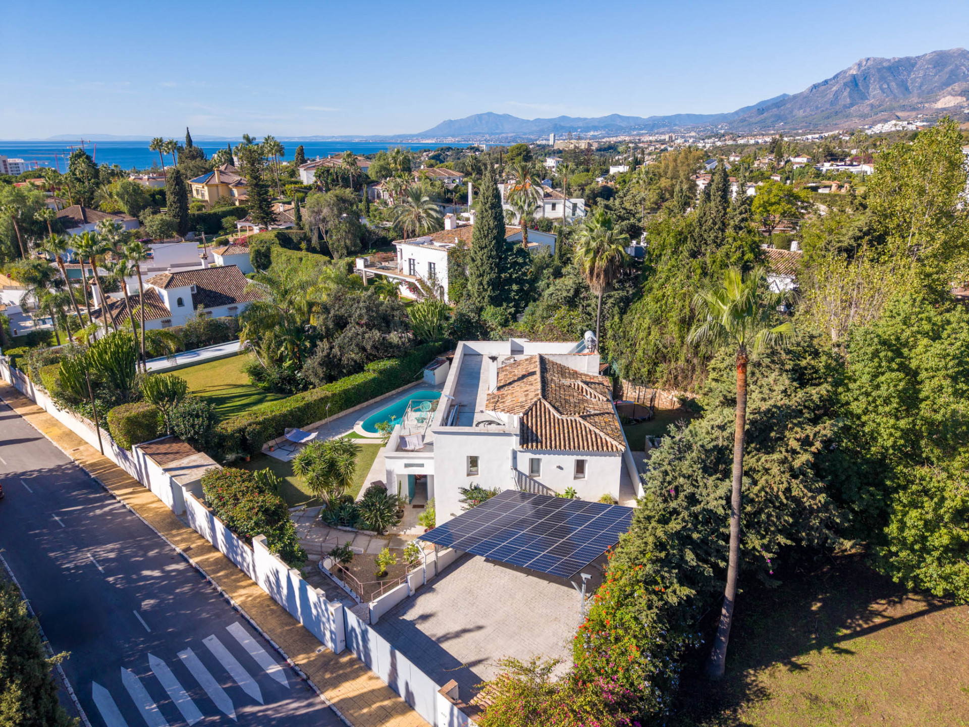 Charmante Familienvilla mit Prime Lage in El Rosario, Marbella Ost — Foto 29