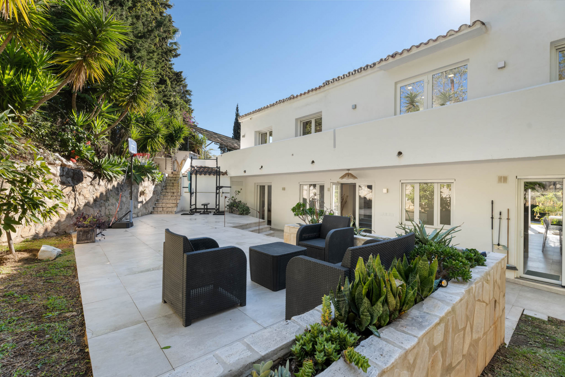 Charmante Familienvilla mit Prime Lage in El Rosario, Marbella Ost — Foto 27