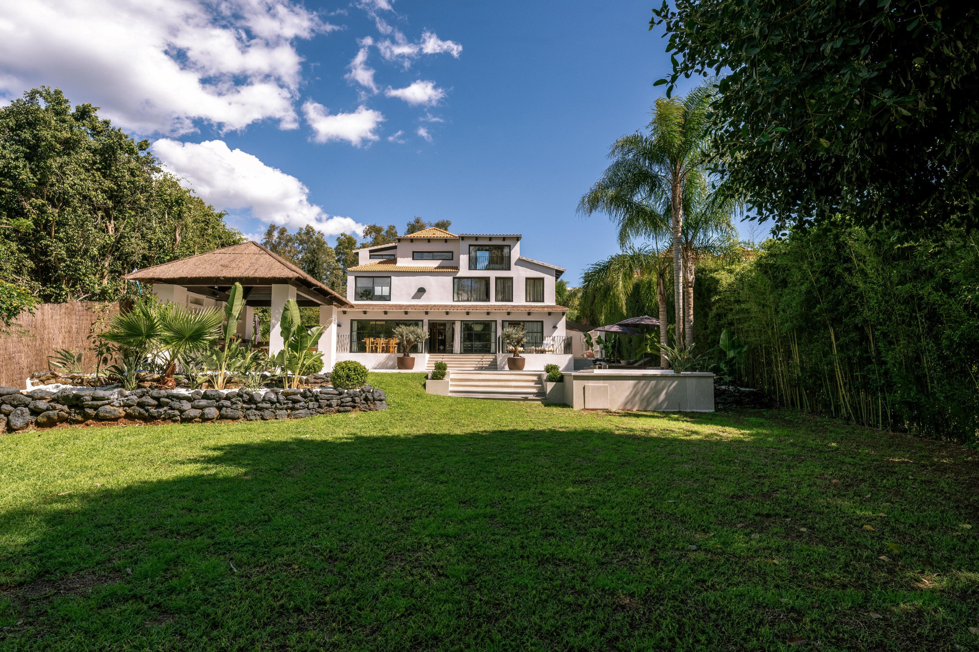 Stunning Scandinavian Japóndi-Style Villa en Nueva Andalucía, Marbella — foto 24