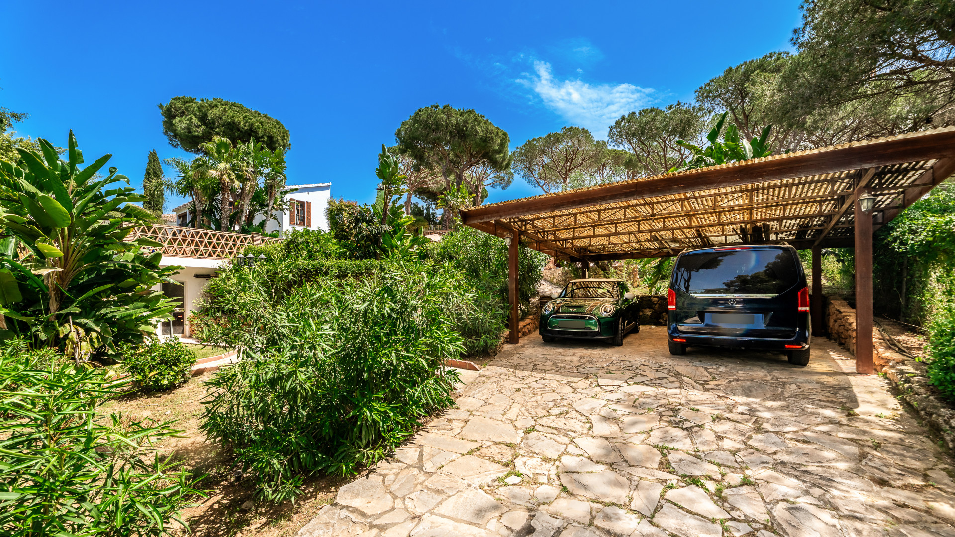 Charming 7-Bedroom Villa in Prime Elviria, Marbella East with Sea Views — photo 17