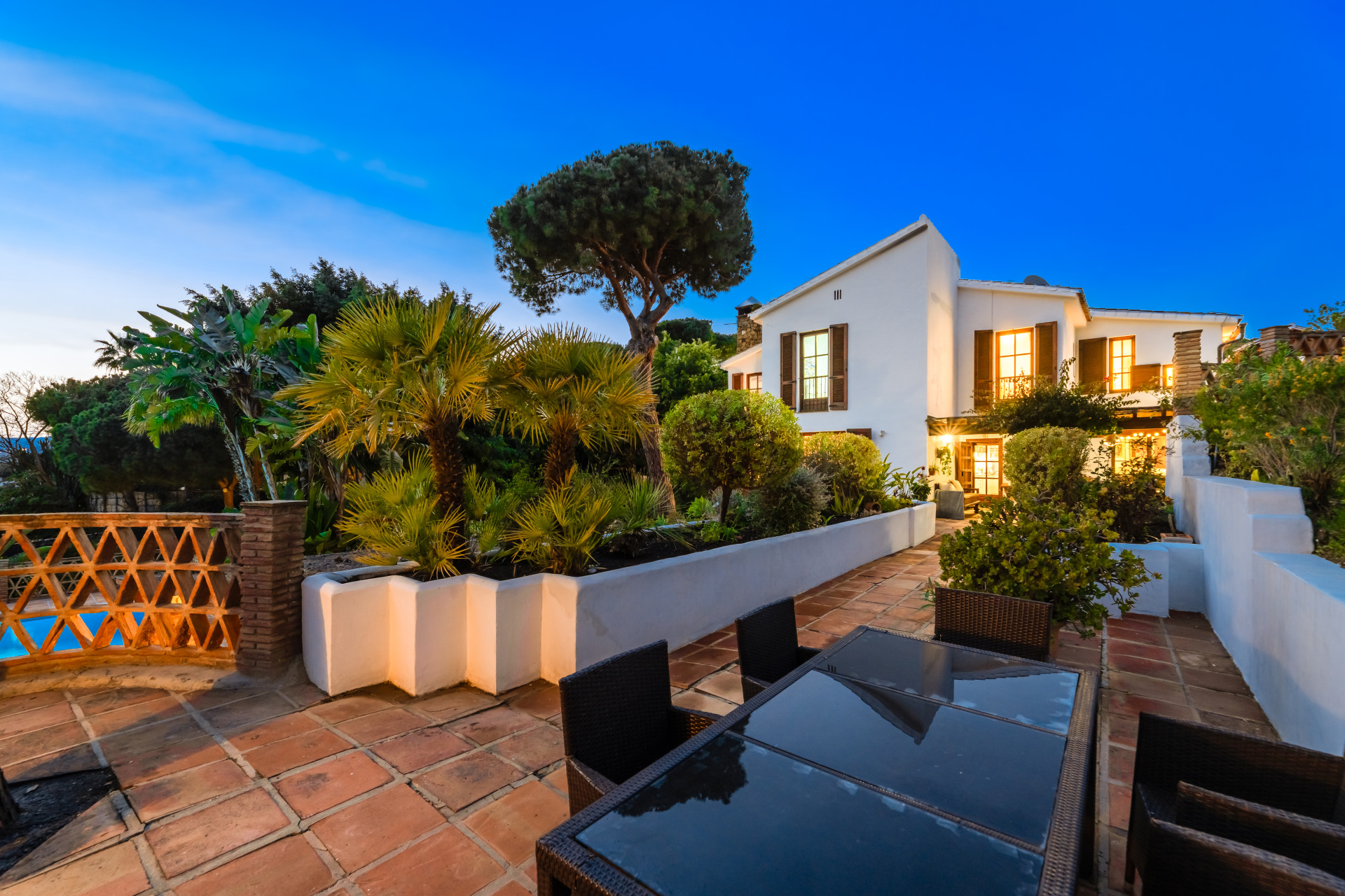 Charming 7-Bedroom Villa in Prime Elviria, Marbella East with Sea Views — photo 21
