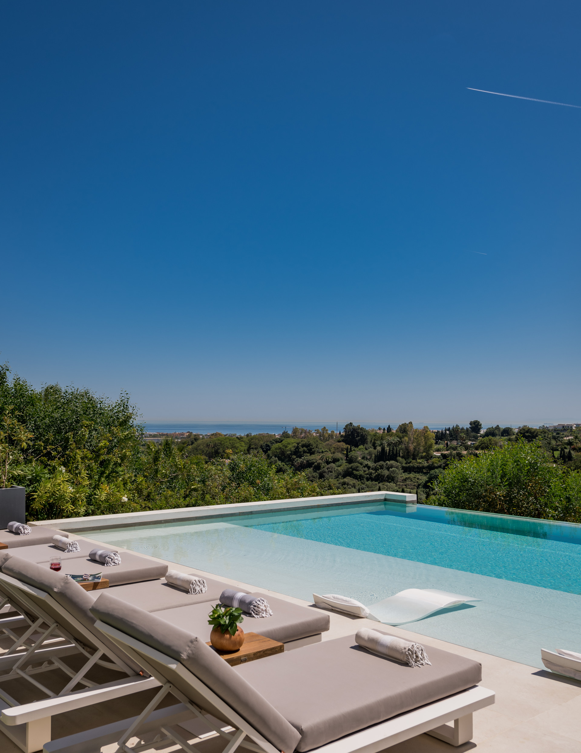 Luxe Golf Villa voor Front Line met panoramisch uitzicht in Los Flamingos, Benahavis — foto 18
