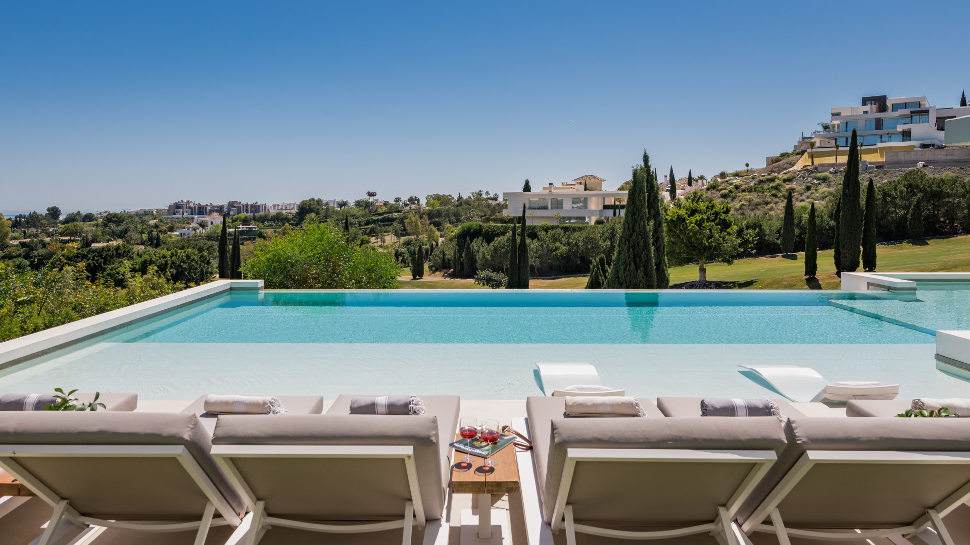 Luxe Golf Villa voor Front Line met panoramisch uitzicht in Los Flamingos, Benahavis — foto 20