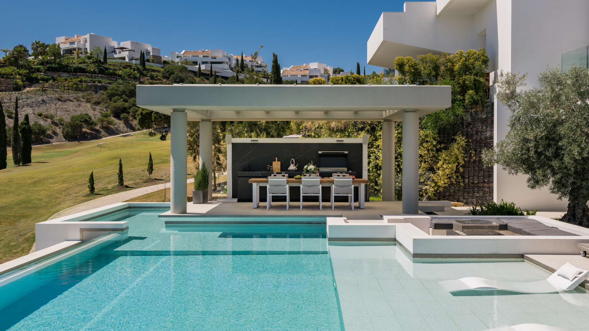 Luxe Golf Villa voor Front Line met panoramisch uitzicht in Los Flamingos, Benahavis — foto 19